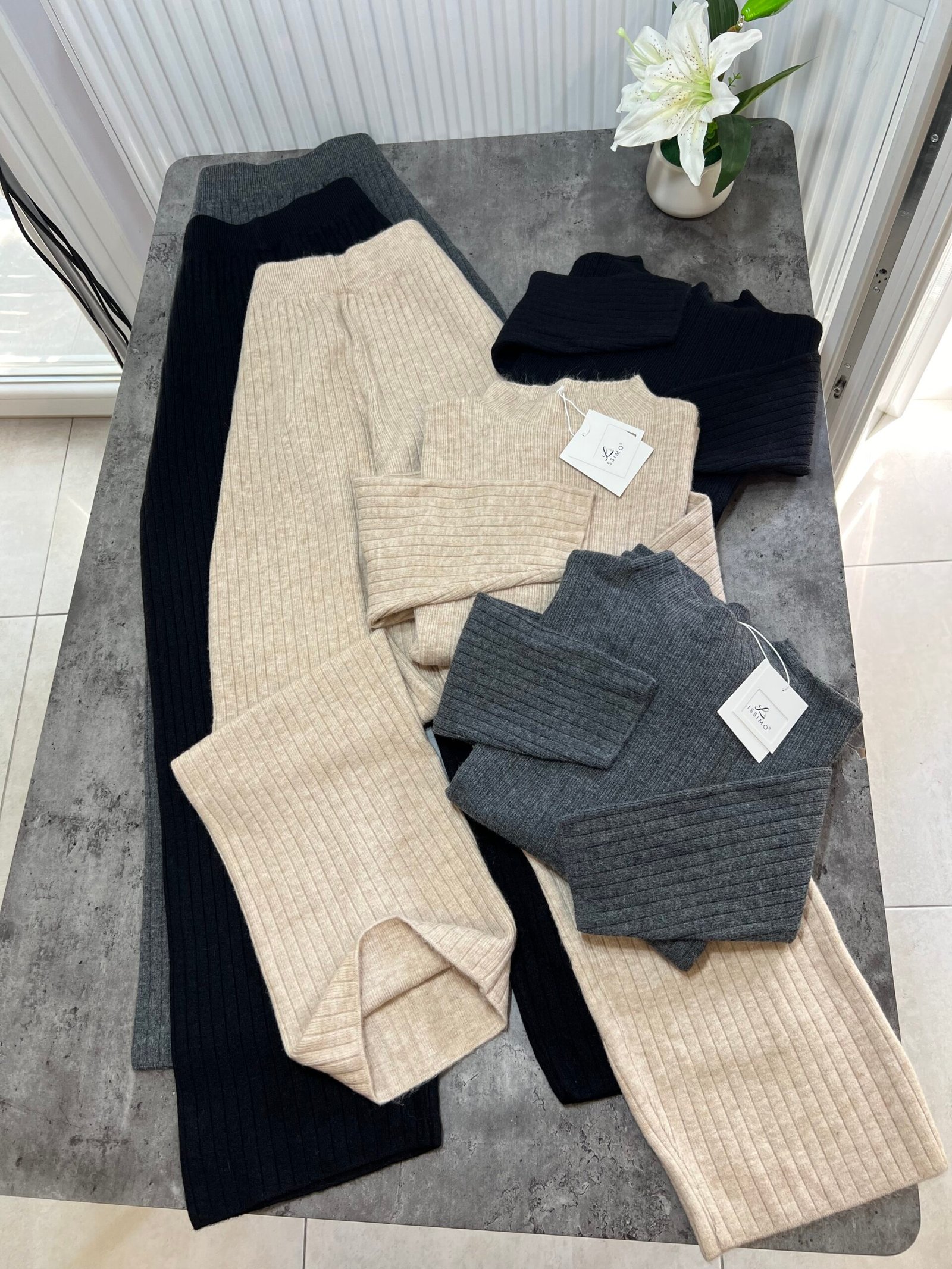 SET ME DY PJESË NË MATERIAL WOOL