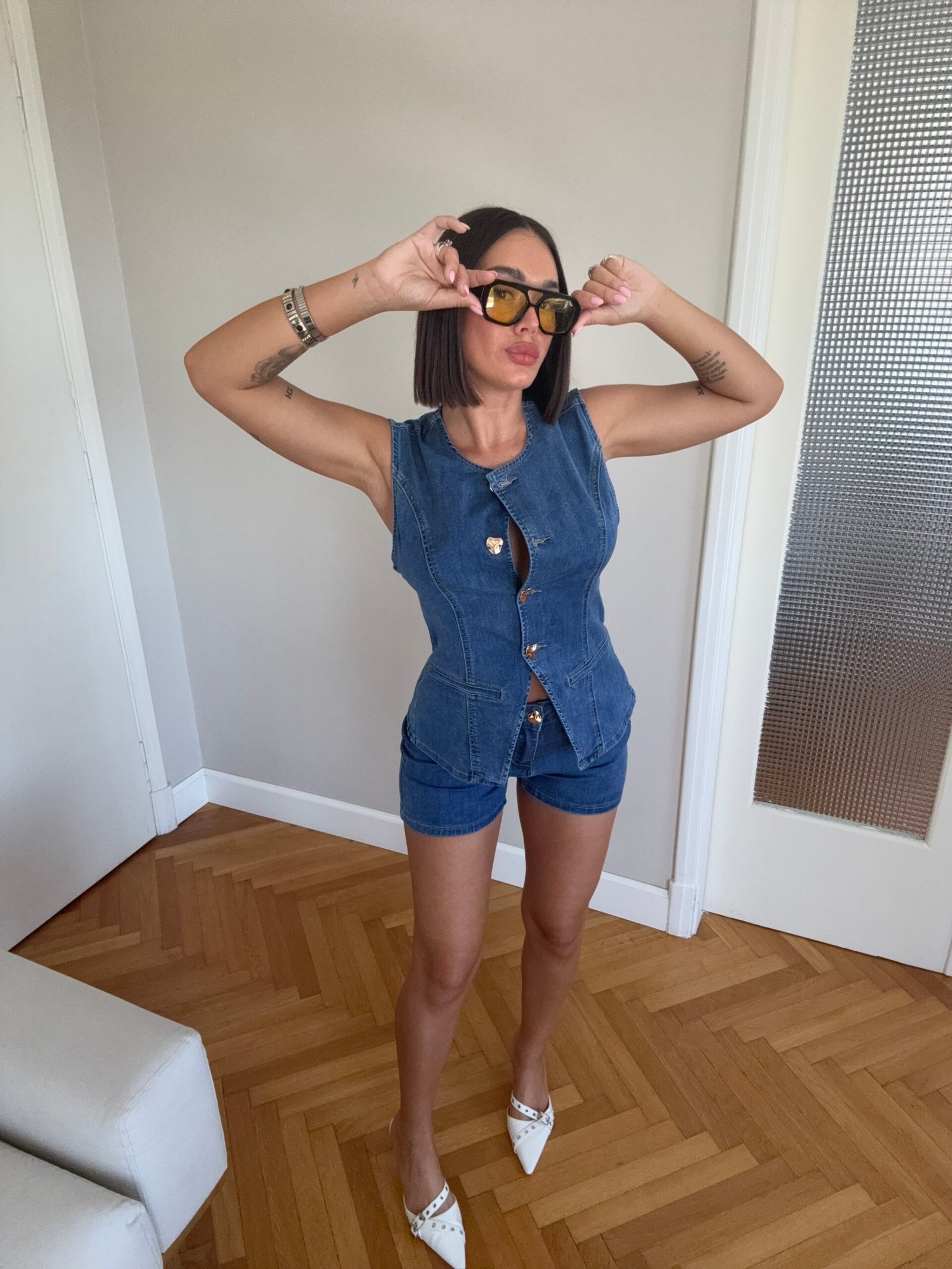 SET JEANS ME JELEK DHE PANTALLONA TE SHKURTRA