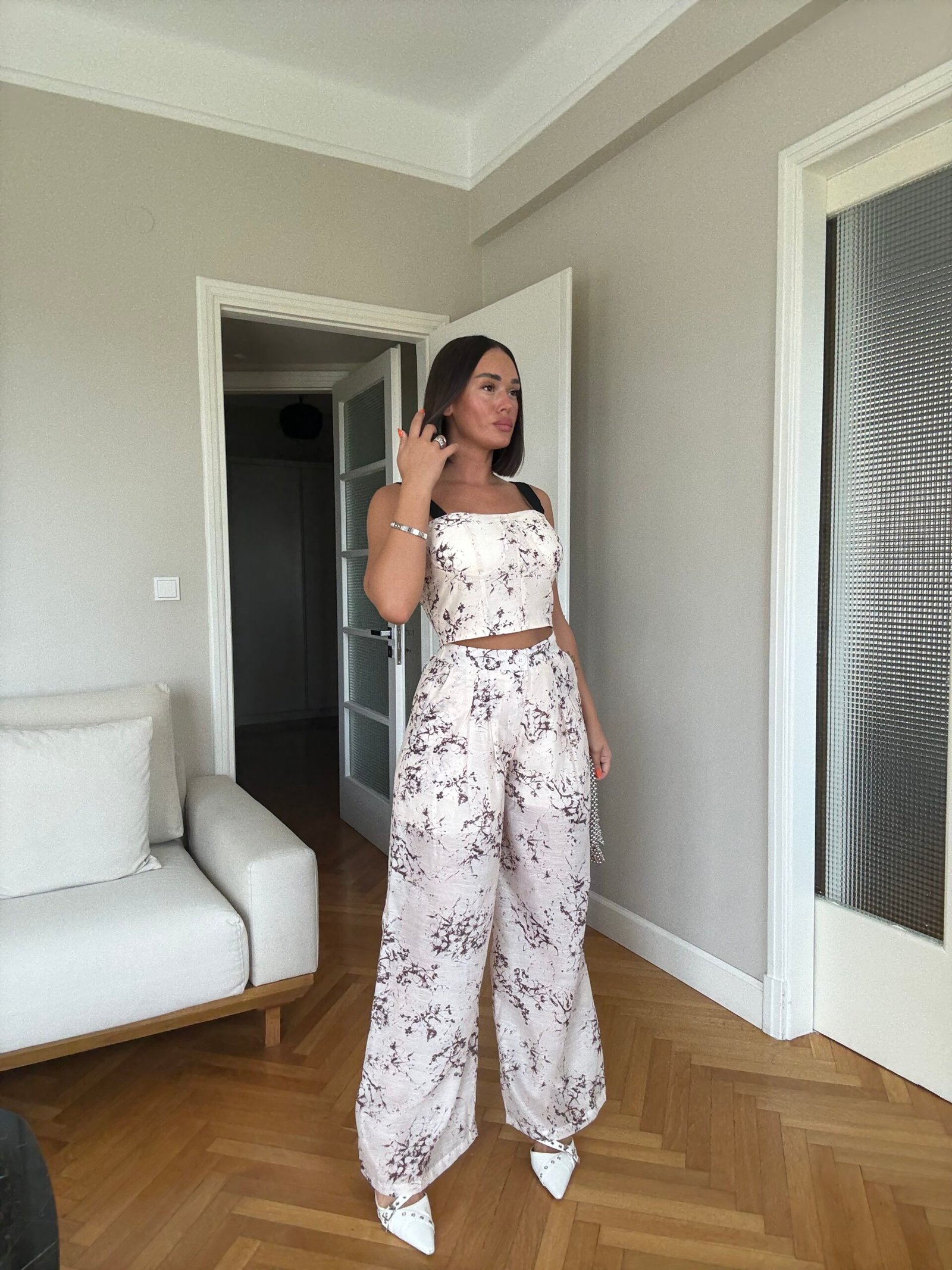 SET 2 PJESESH ME PANTALLONA DHE CROP