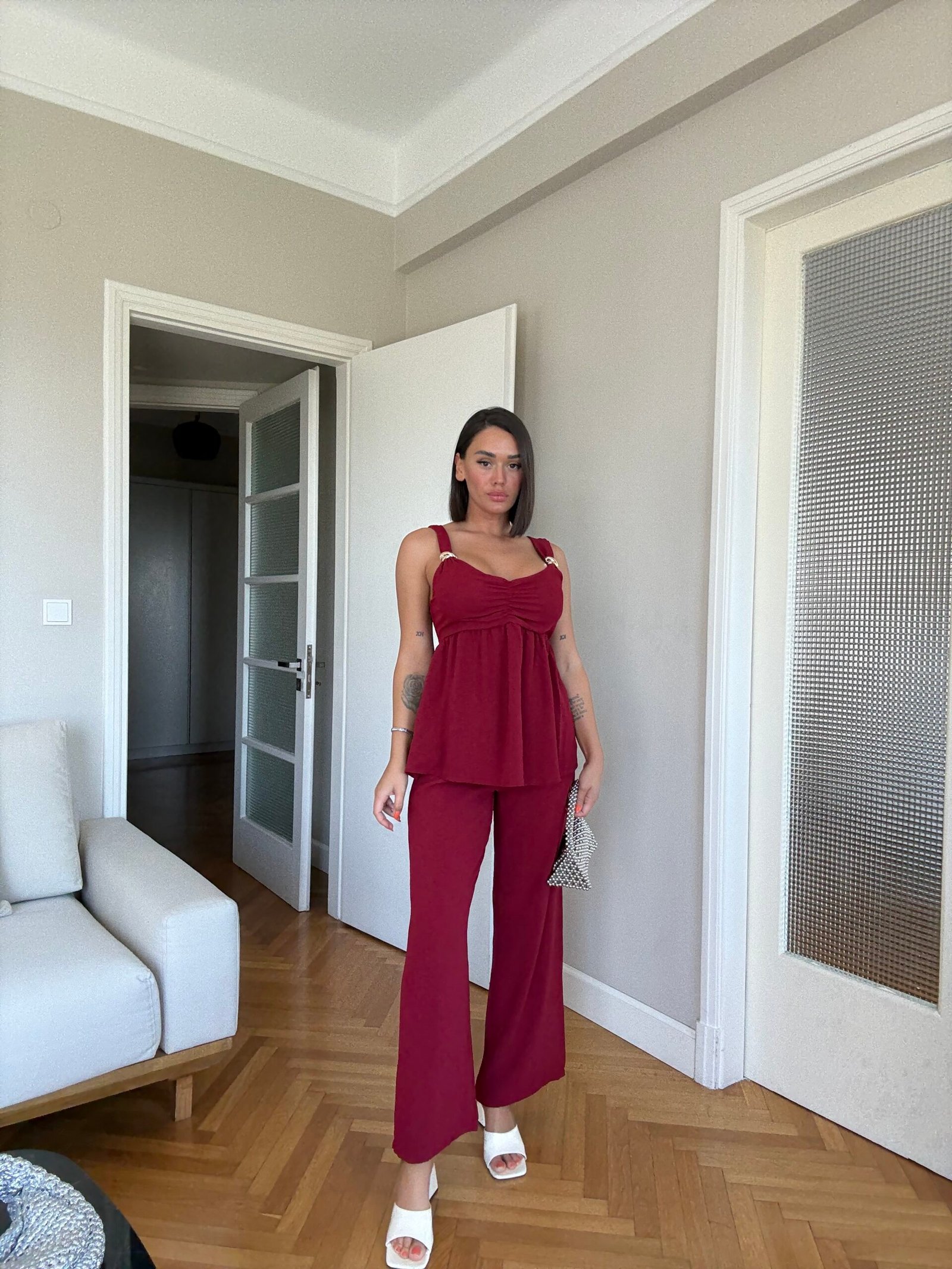 SET 2 PJESESH ME PANTALLONA TE GJATA DHE KANATIERE