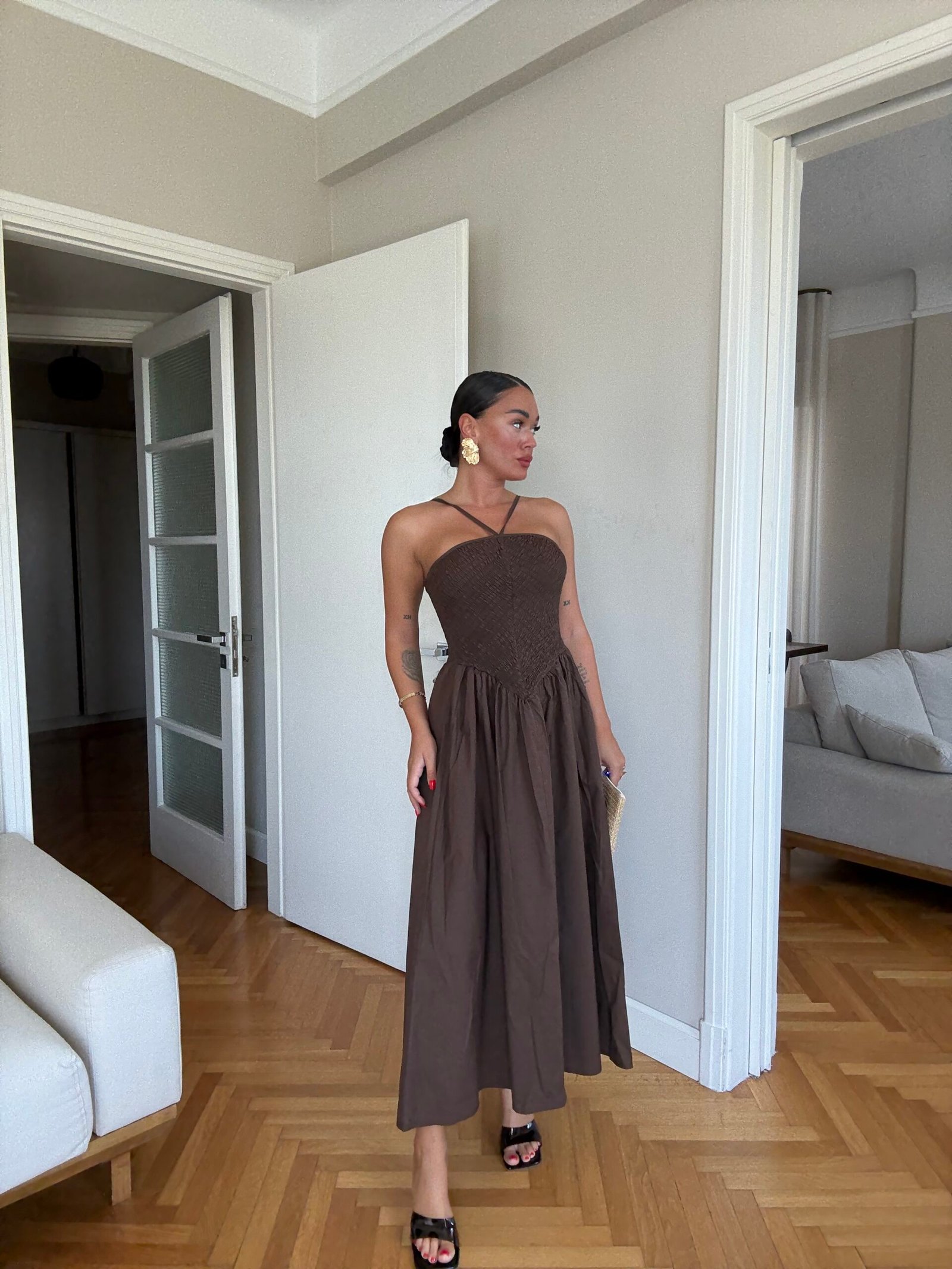 FUSTAN ELEGANT VEROR ME BUST TË MBLEDHUR DHE RRIPA KRYQ