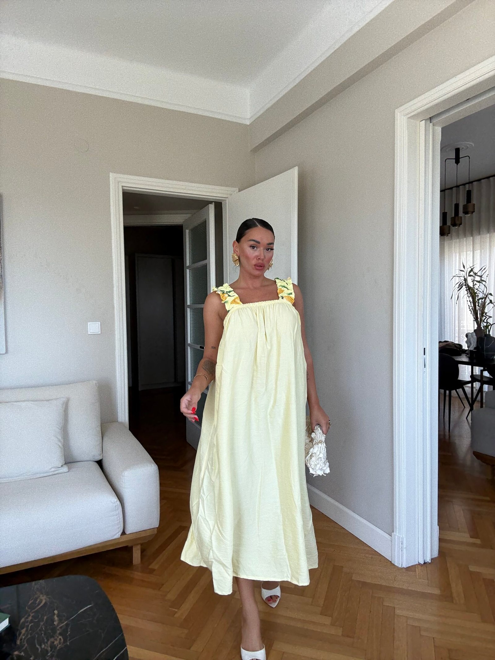 FUSTAN VEROR OVERSIZE ME LIMONA ME SHPINË TË HAPUR DHE RRUDHA