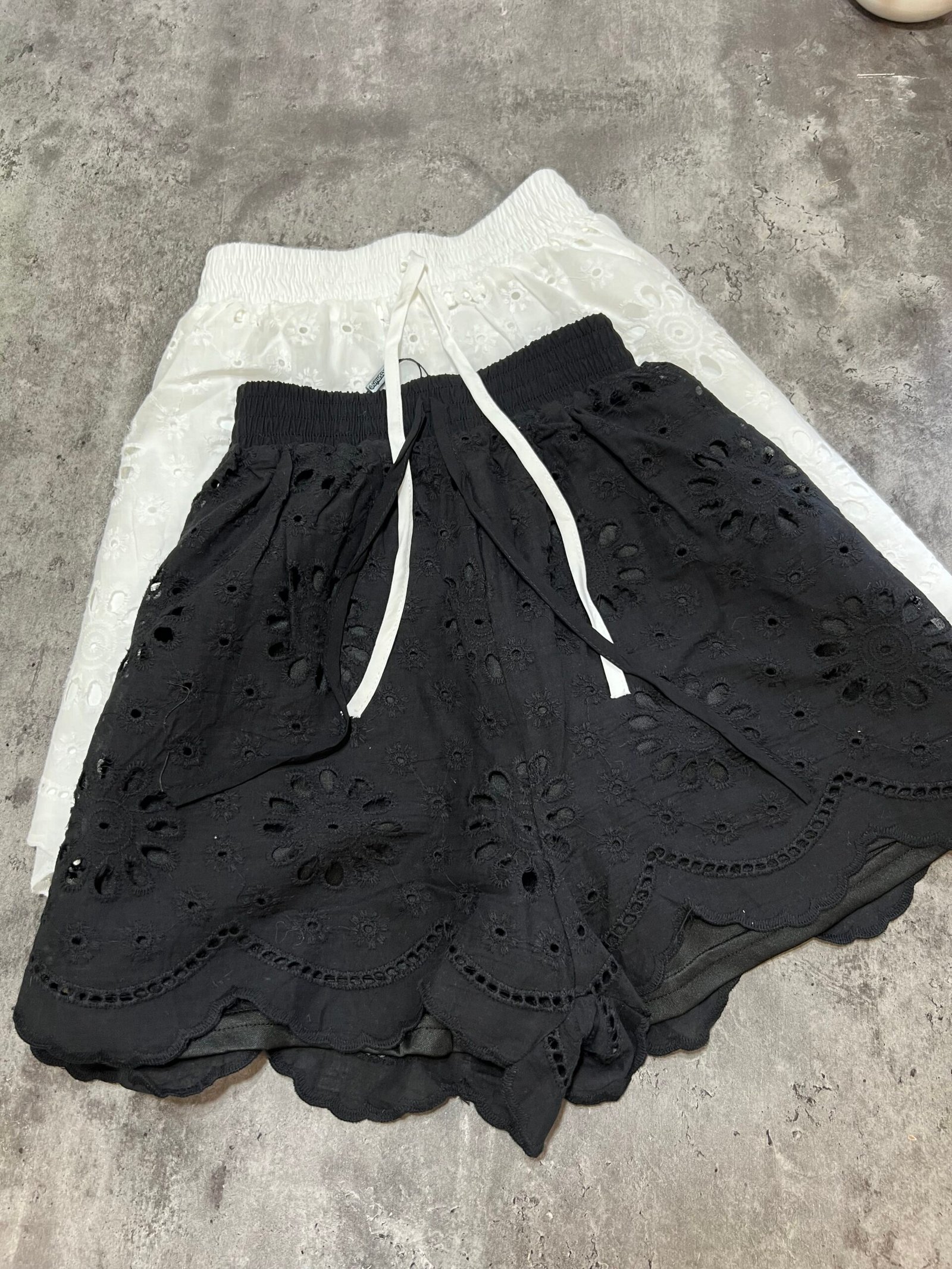 PANTALLONA TE SHKURTRA STIL BOHO