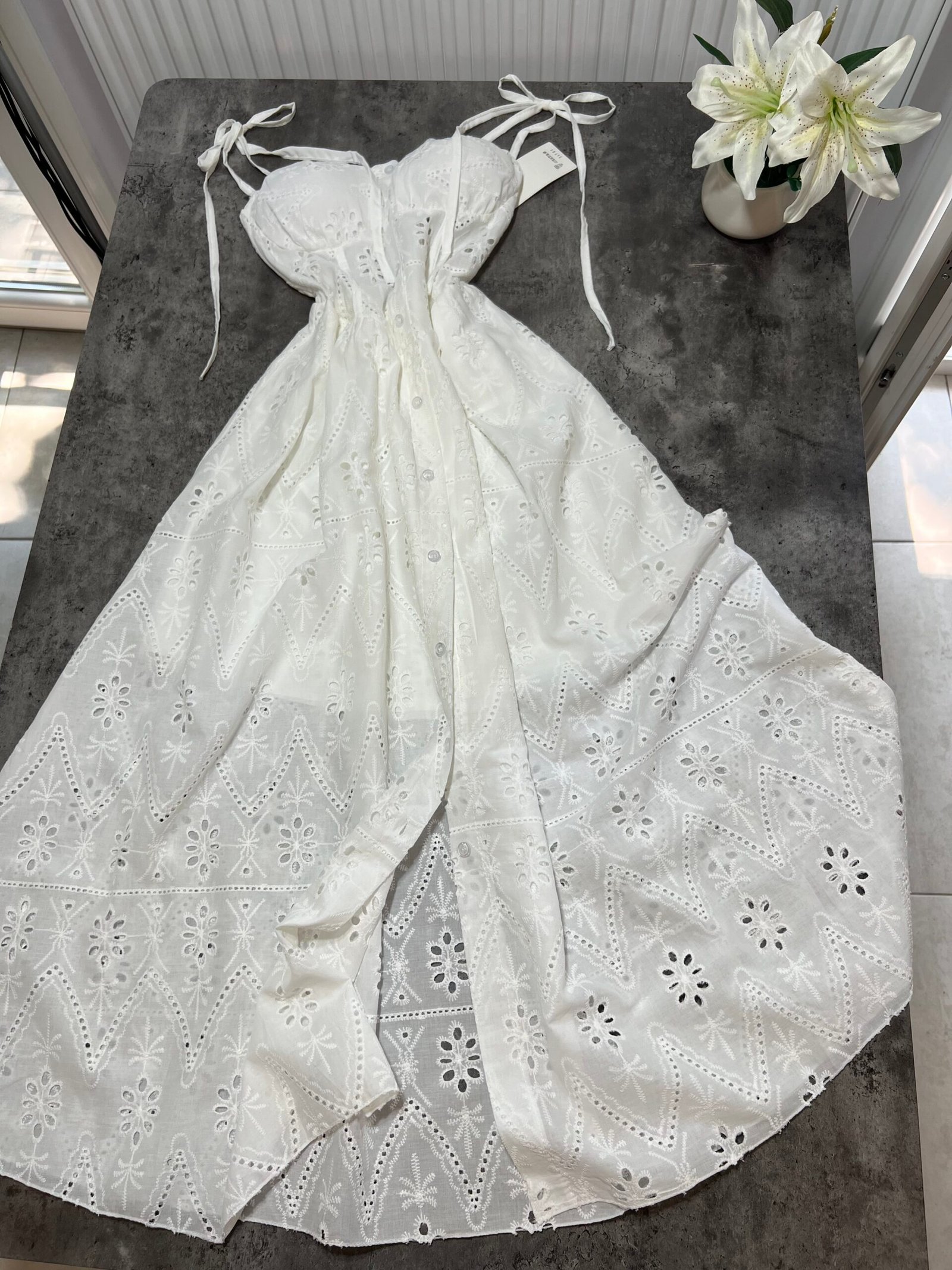 FUSTAN I GJATE ME DANTELLE BRODERIE