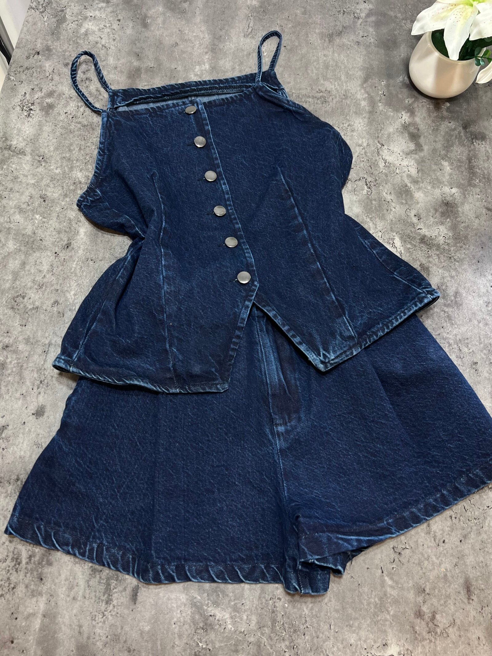 SET JEANS 2 PJESESH ME JELEK DHE SHORTS