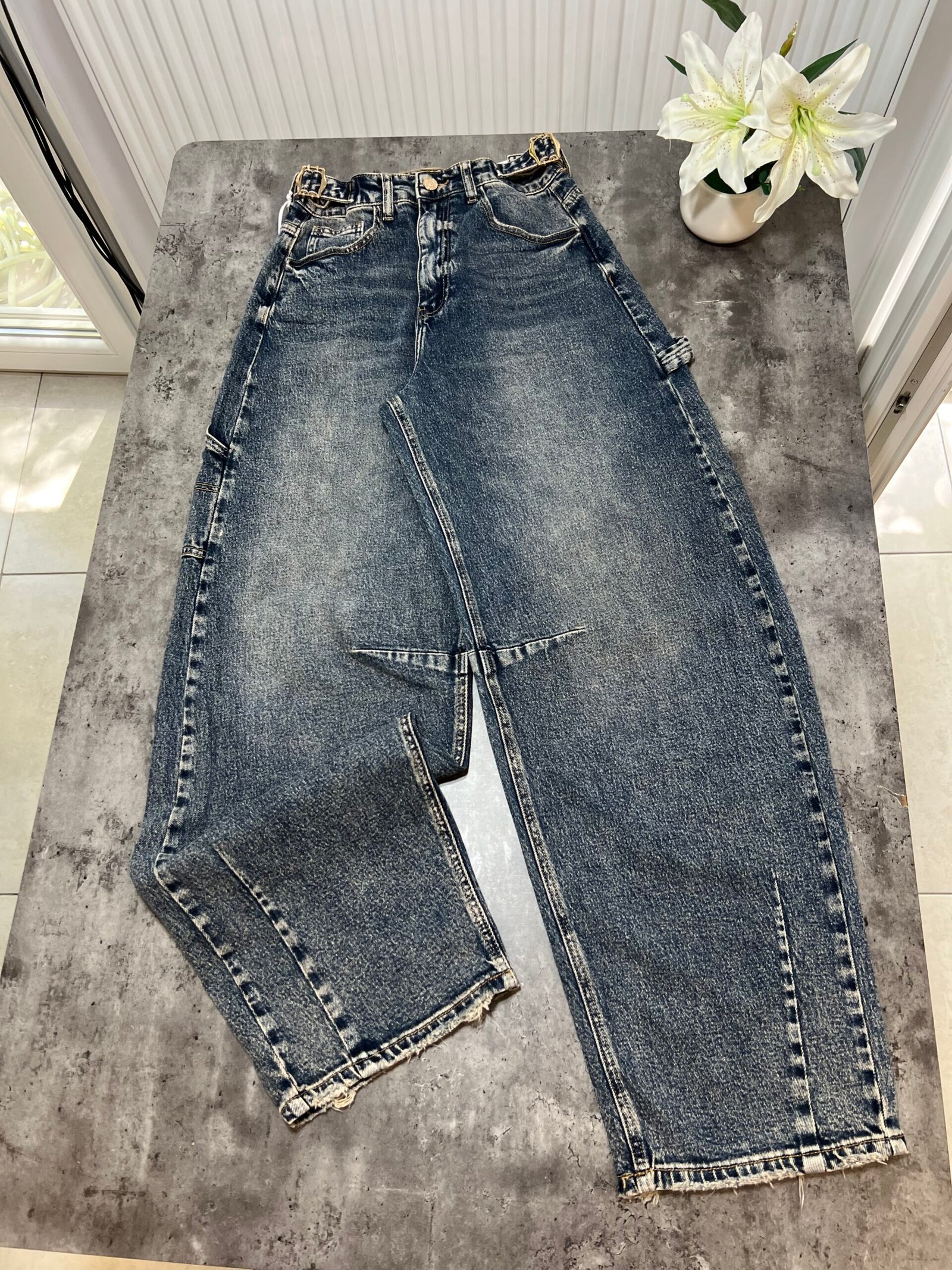 XHINSE BAGGY ME EFEKT VINTAGE, ME GJERËSI TË AKSESUESHME