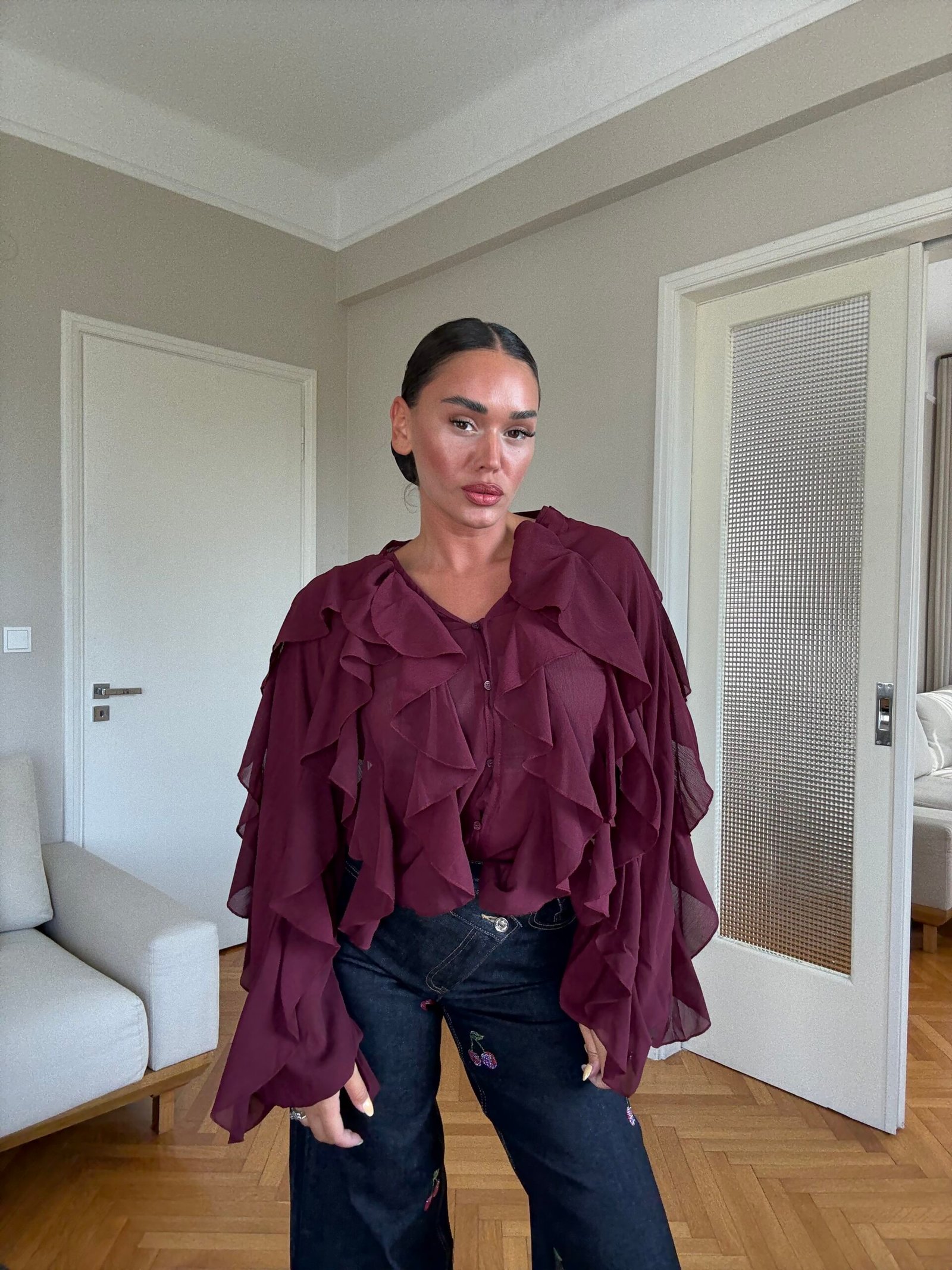 KËMISHË KREMI ELEGANTE ME VOLANE