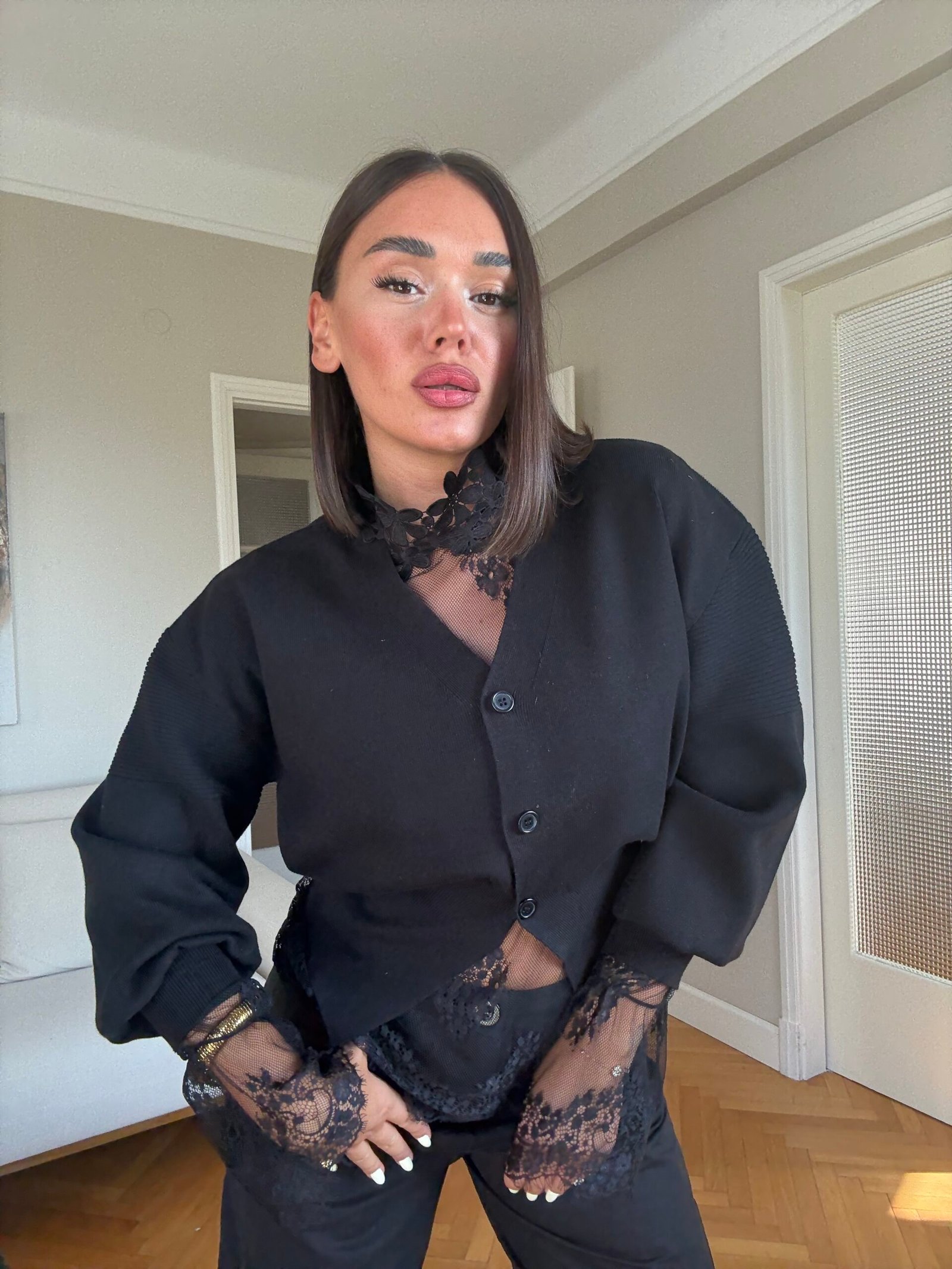 SET 2 PJESËSH CARDIGAN ME DANTELLË