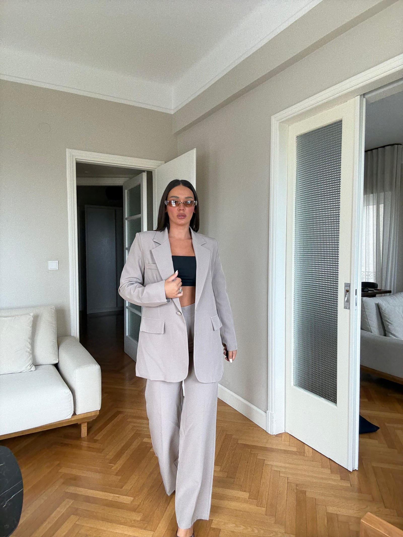 KOSTUM 2 OSE 3 PJESËSH