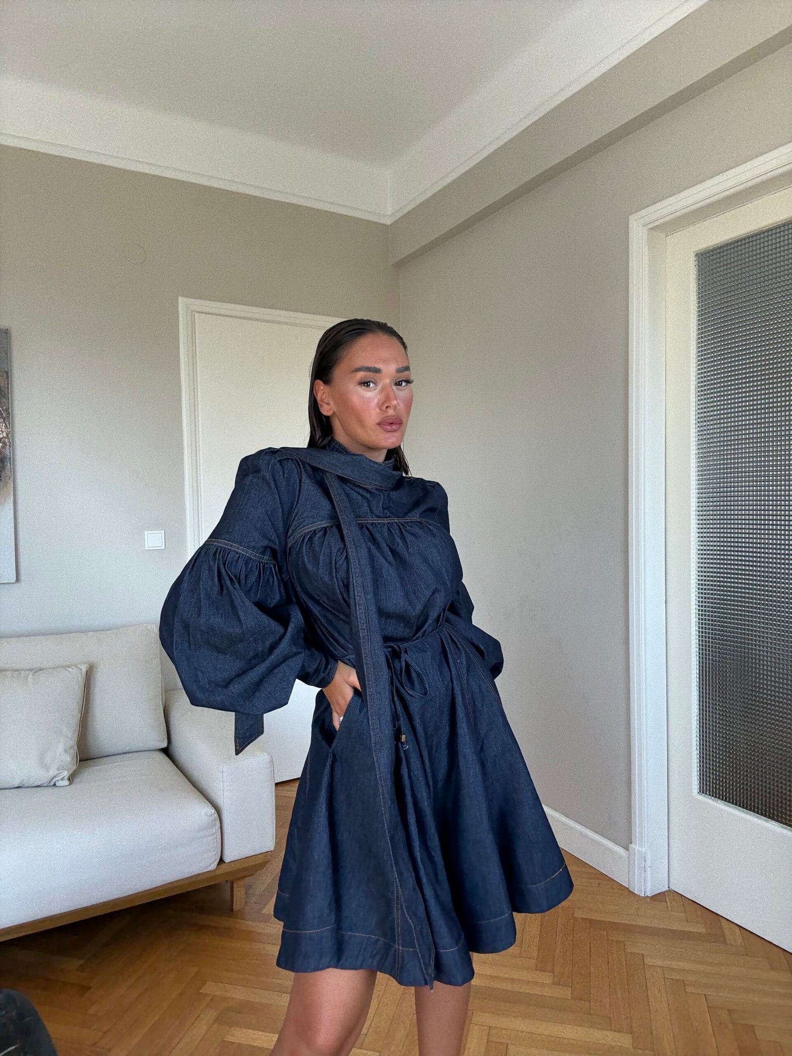 FUSTAN DENIM OVERSIZE ME MËNGË TË FRYRA