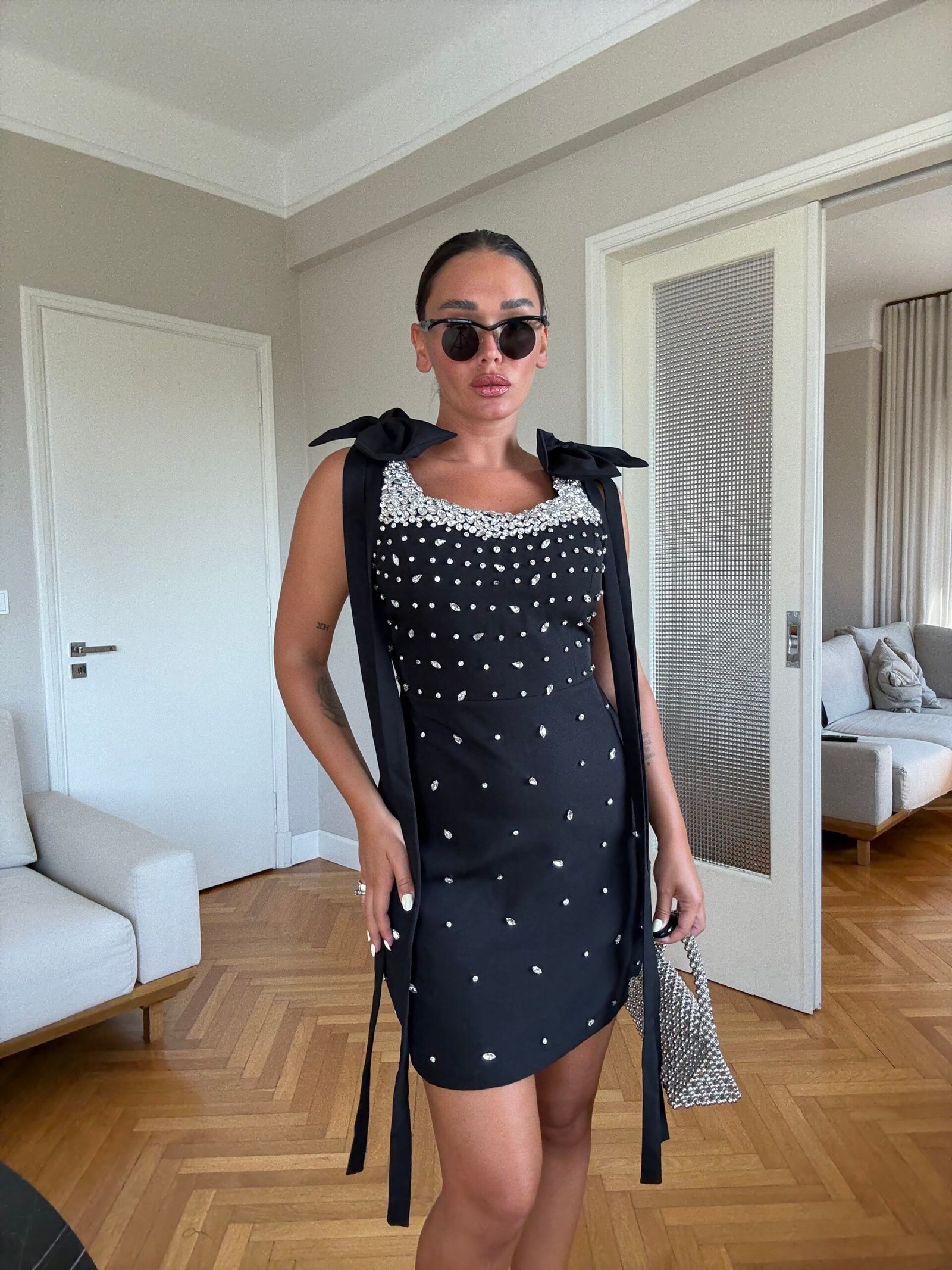 FUSTAN I ZI ME FJONGO DHE GURË DEKORATIVË