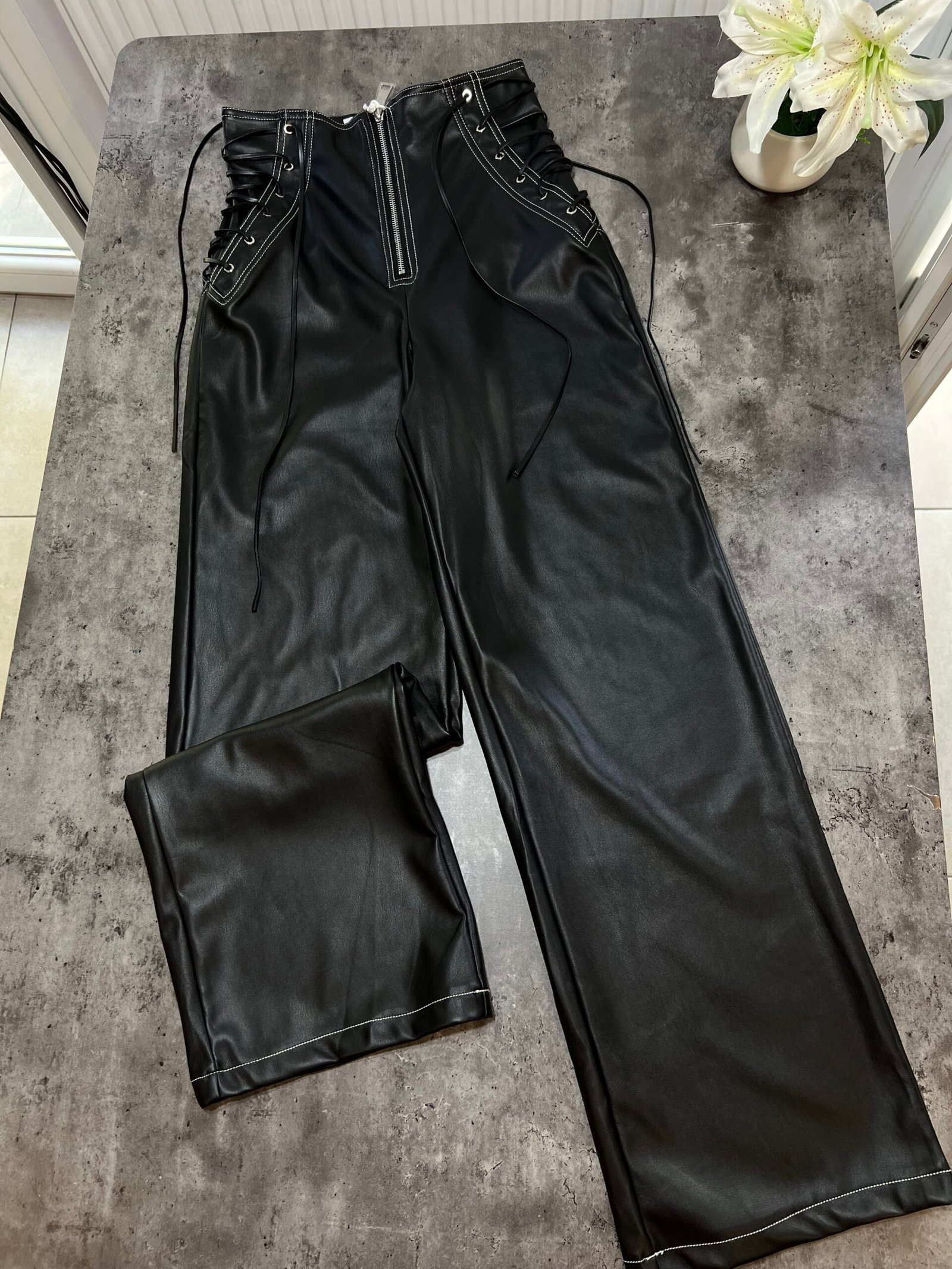 PANTALLONA LËKURE ME BEL CORSET