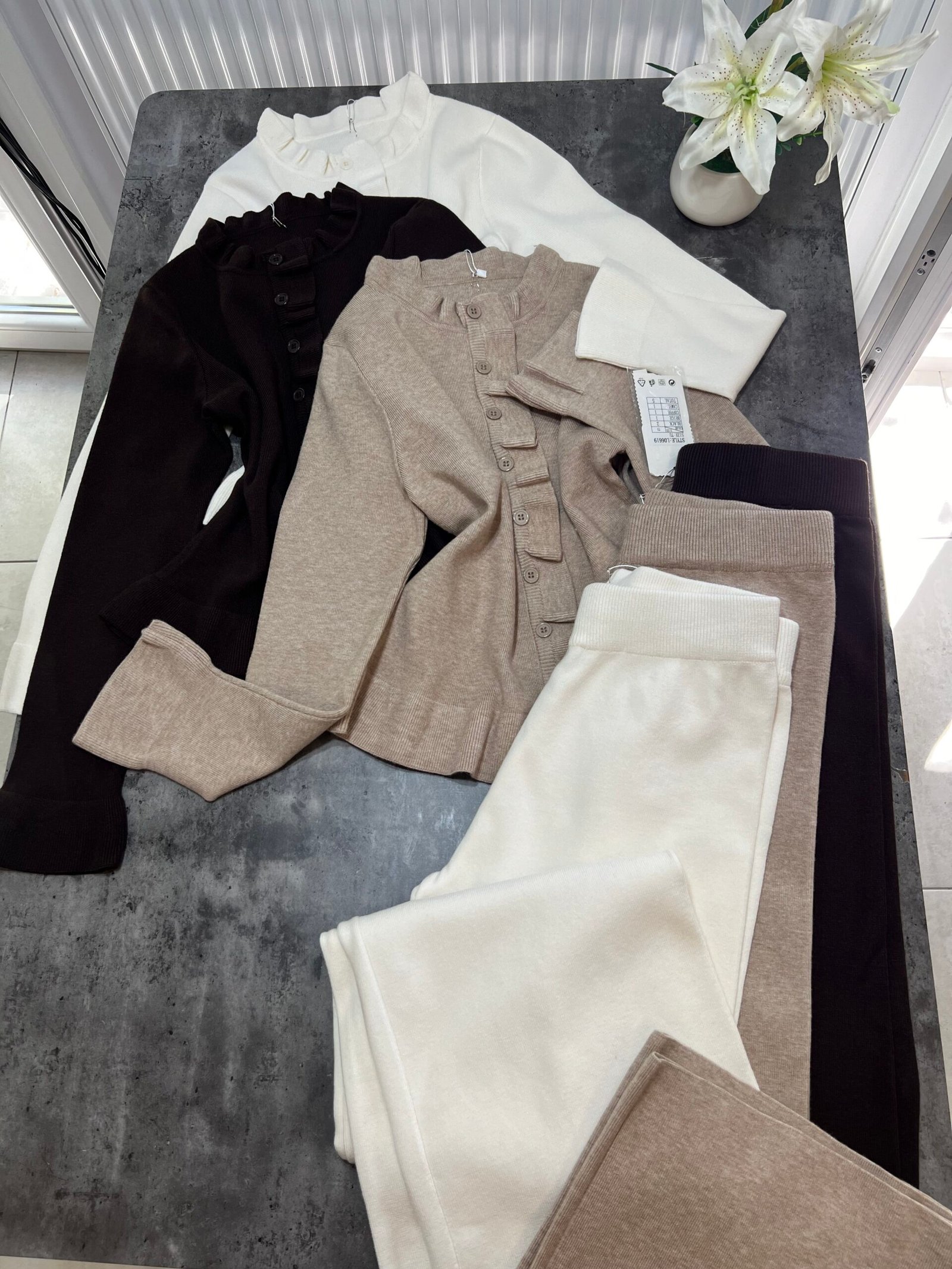 SET LOUNGEWEAR CARDIGAN ME VOLAN DHE PANTALLONA KNIT