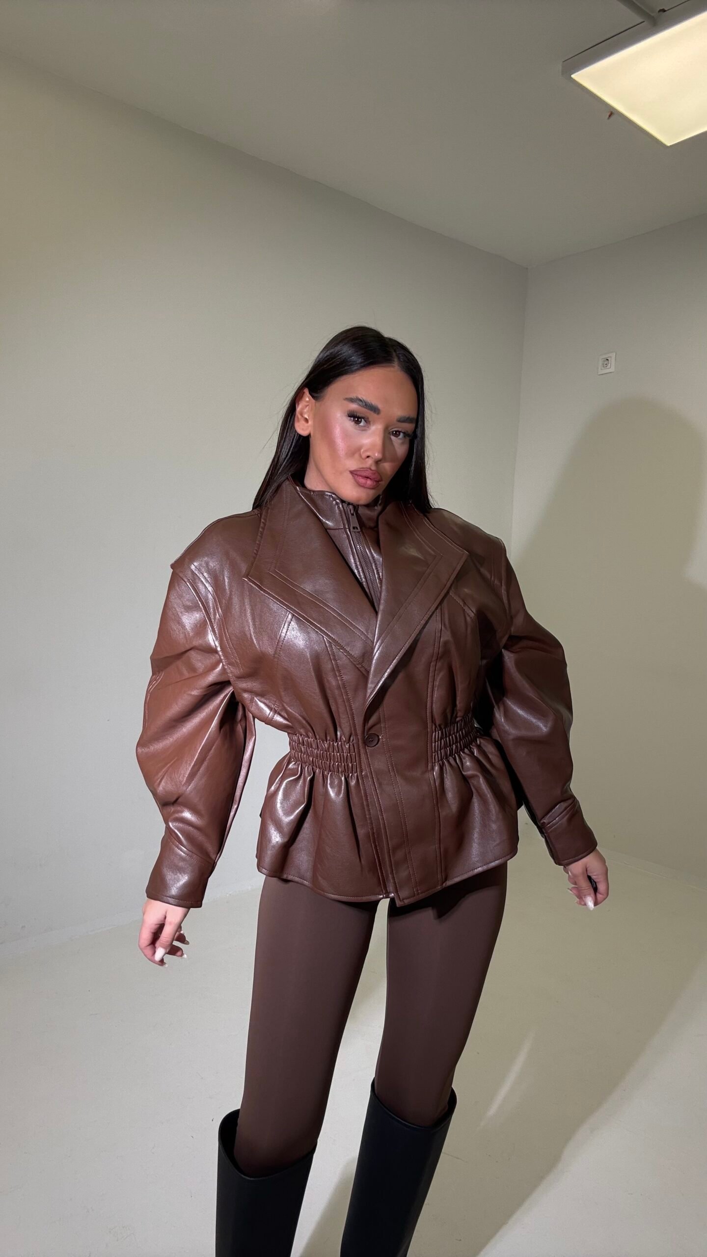 XHAKETË LËKURE “SCULPTED WAIST”