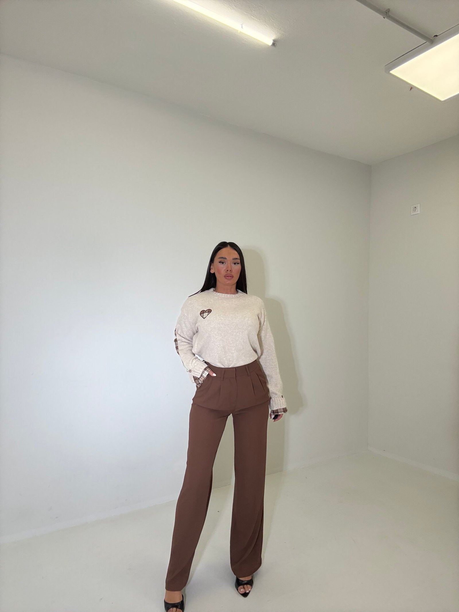 PANTALLONA TE GJATA KLASIKE ME BEL TË LARTË