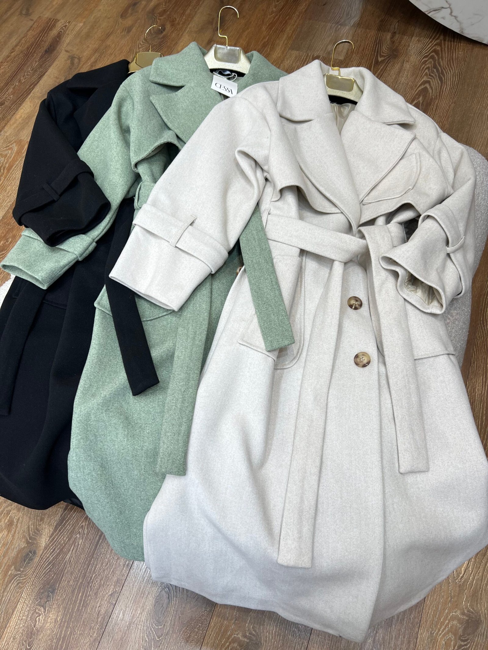 PALLTO E GJATË SPORTIVE ME KOPSA TË SHUMËFISHTA