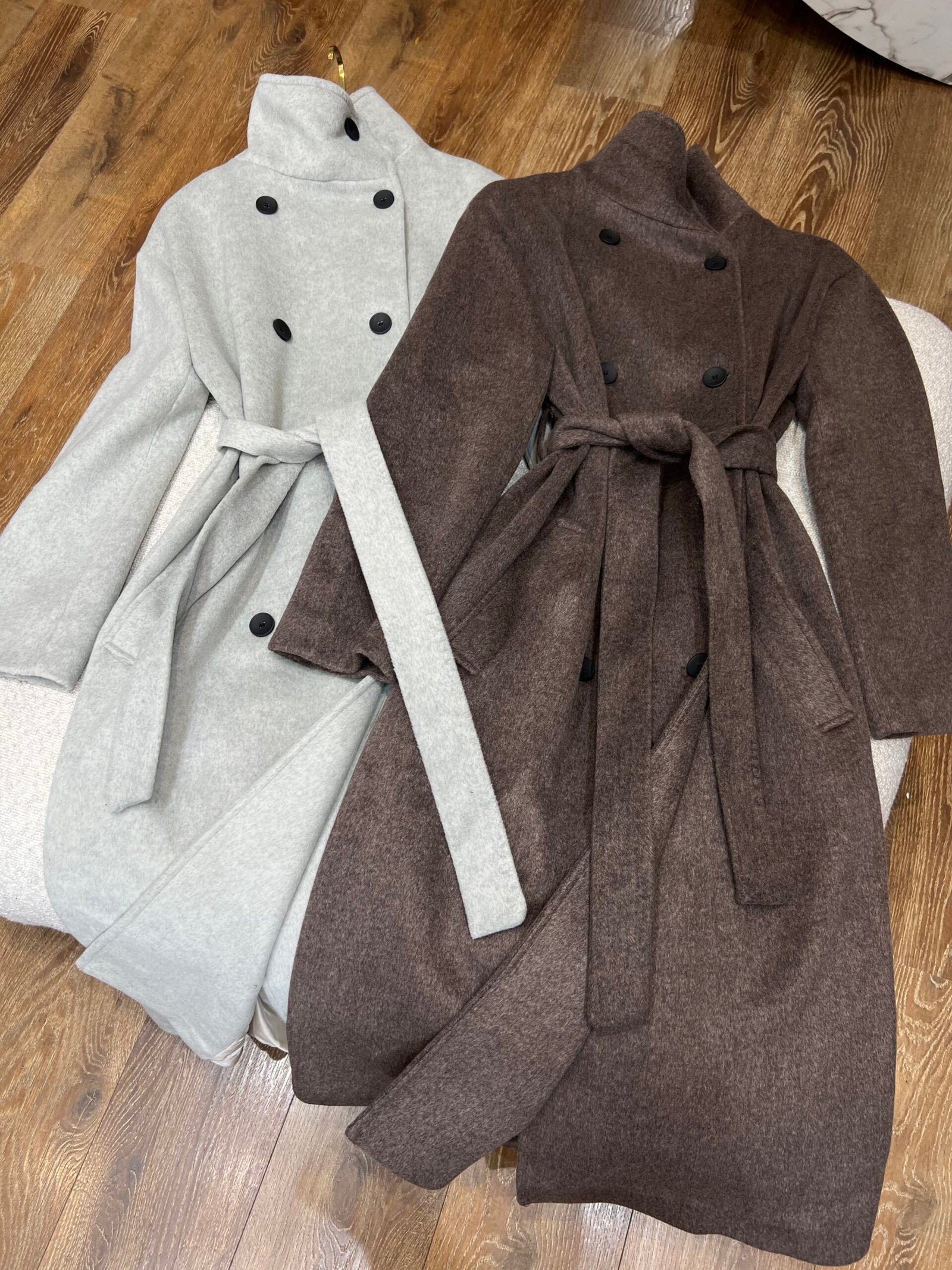 PALLTO E GJATË DOPIO KOPSË ME JAKË TË NGRITUR