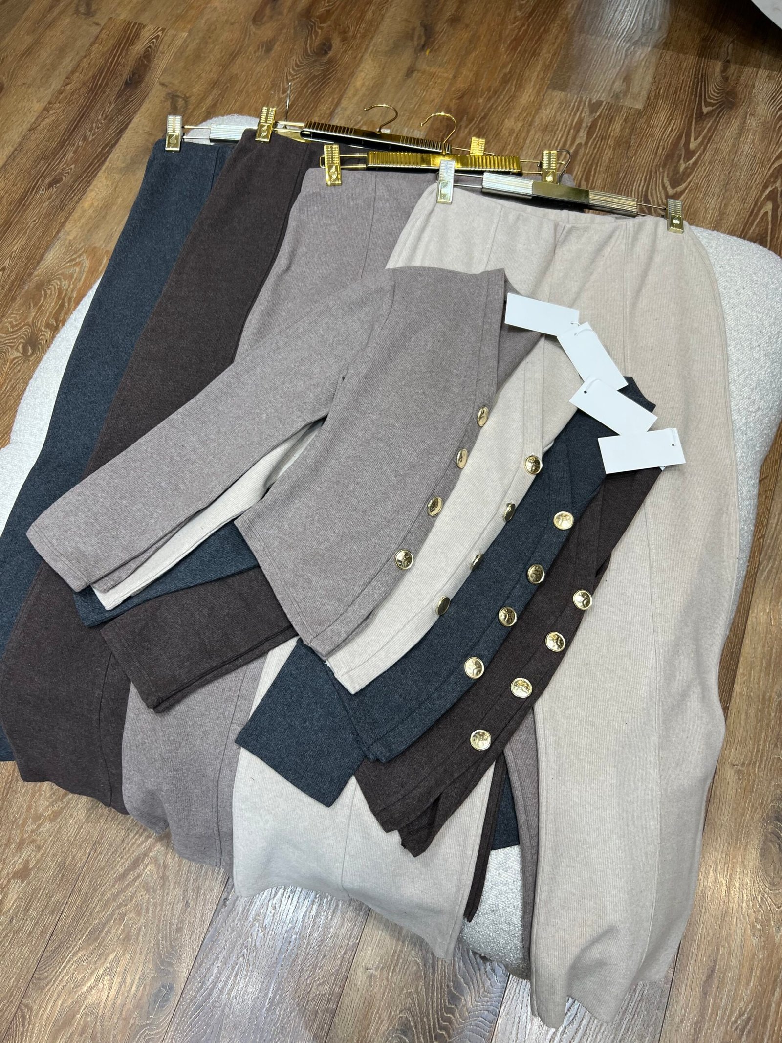 SET ELEGANT ME XHAKETË TË HAPUR DHE PANTALLONA TË GJERA