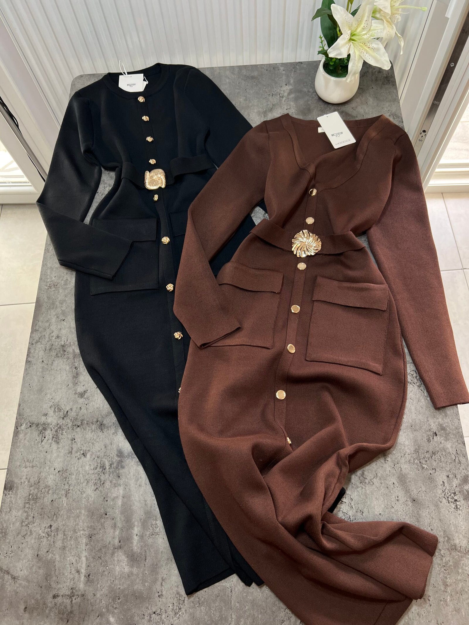 FUSTAN ELEGANT ME PRERJE TË STRUKTURUAR DHE DETAJE METALIKE