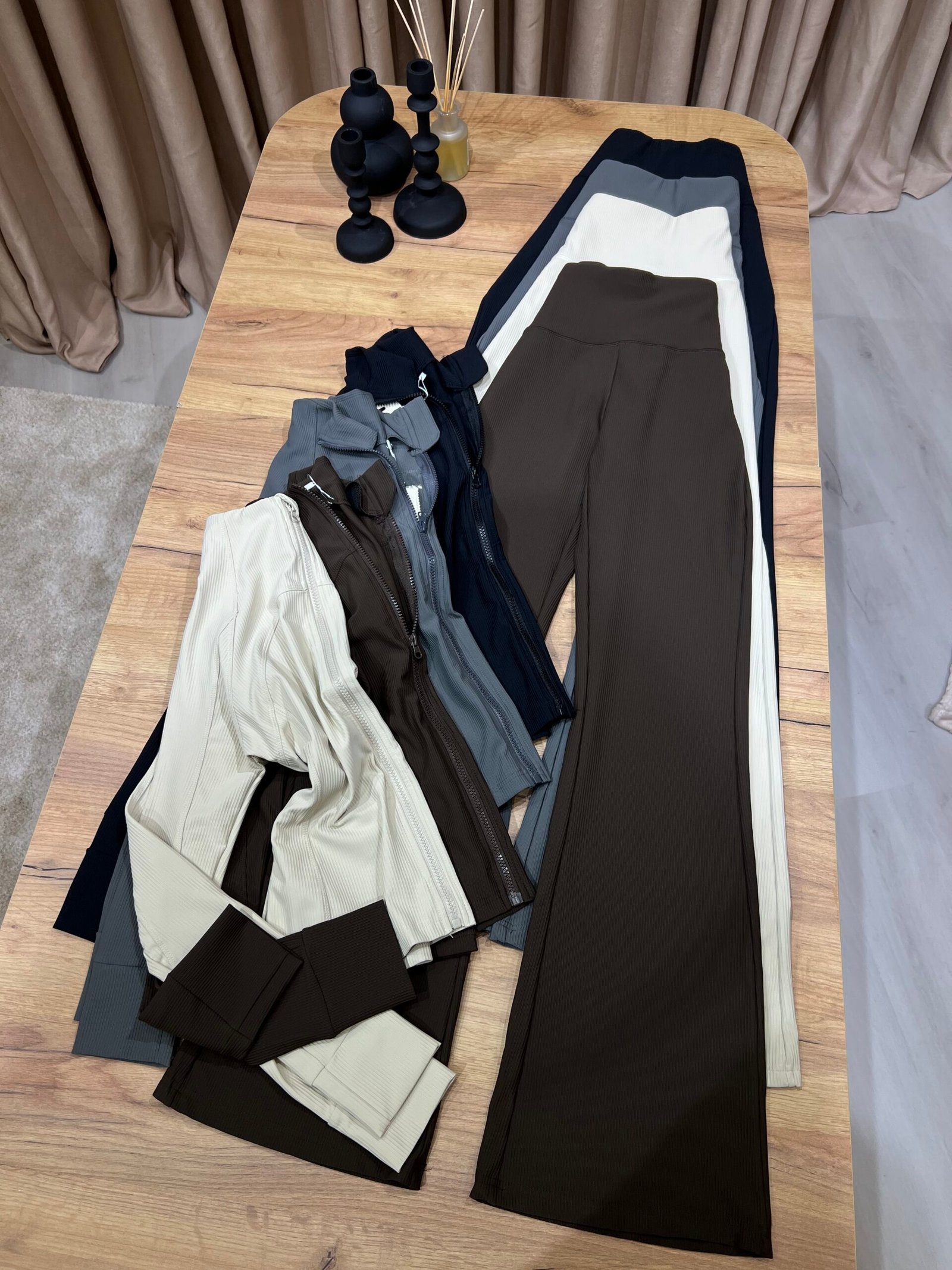 SET MINIMAL RIBBED MICROFIBER