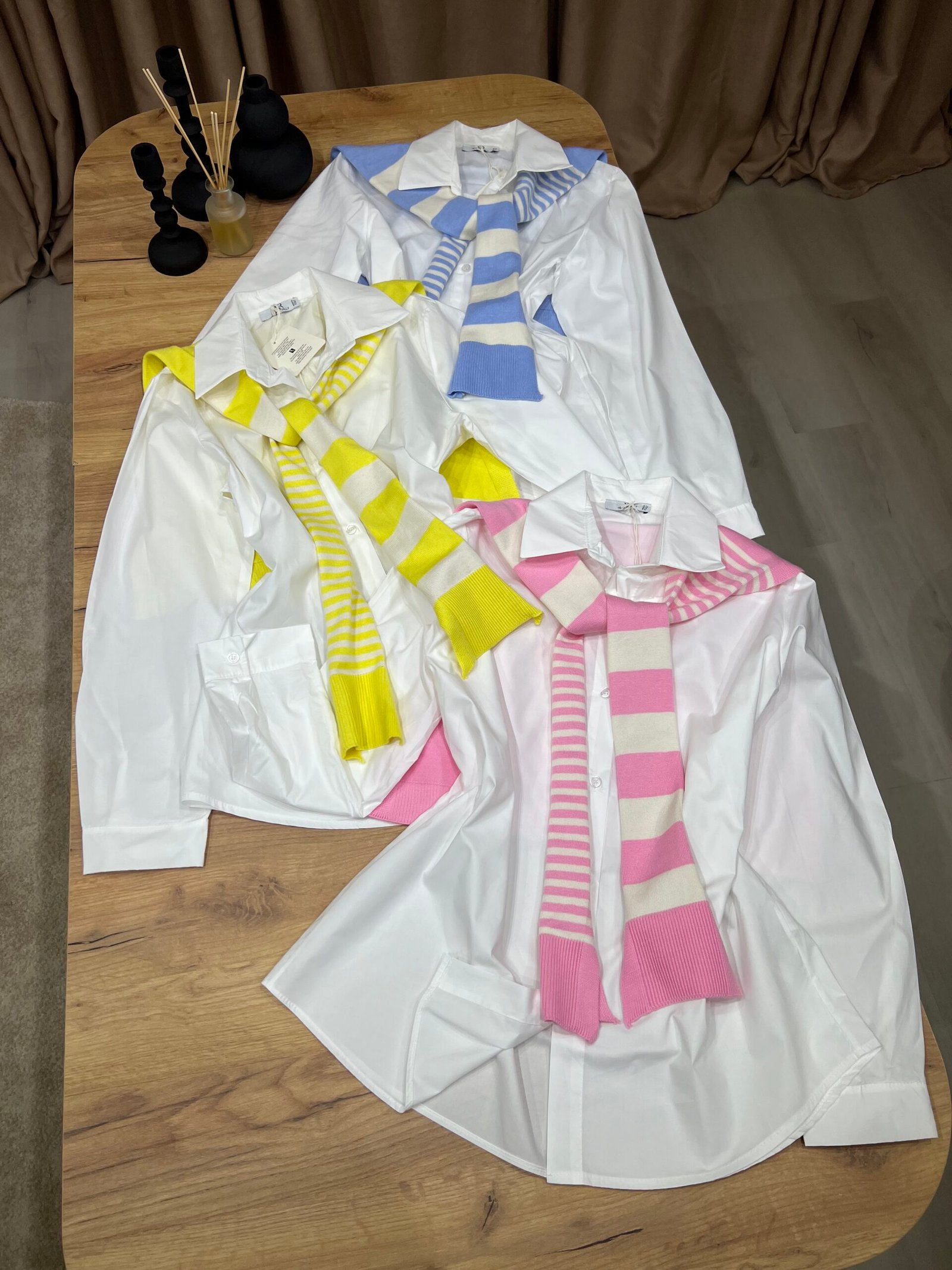 KEMISHE E BARDHE OVERSIZE ME DETAJ TRIKO KONTRAST