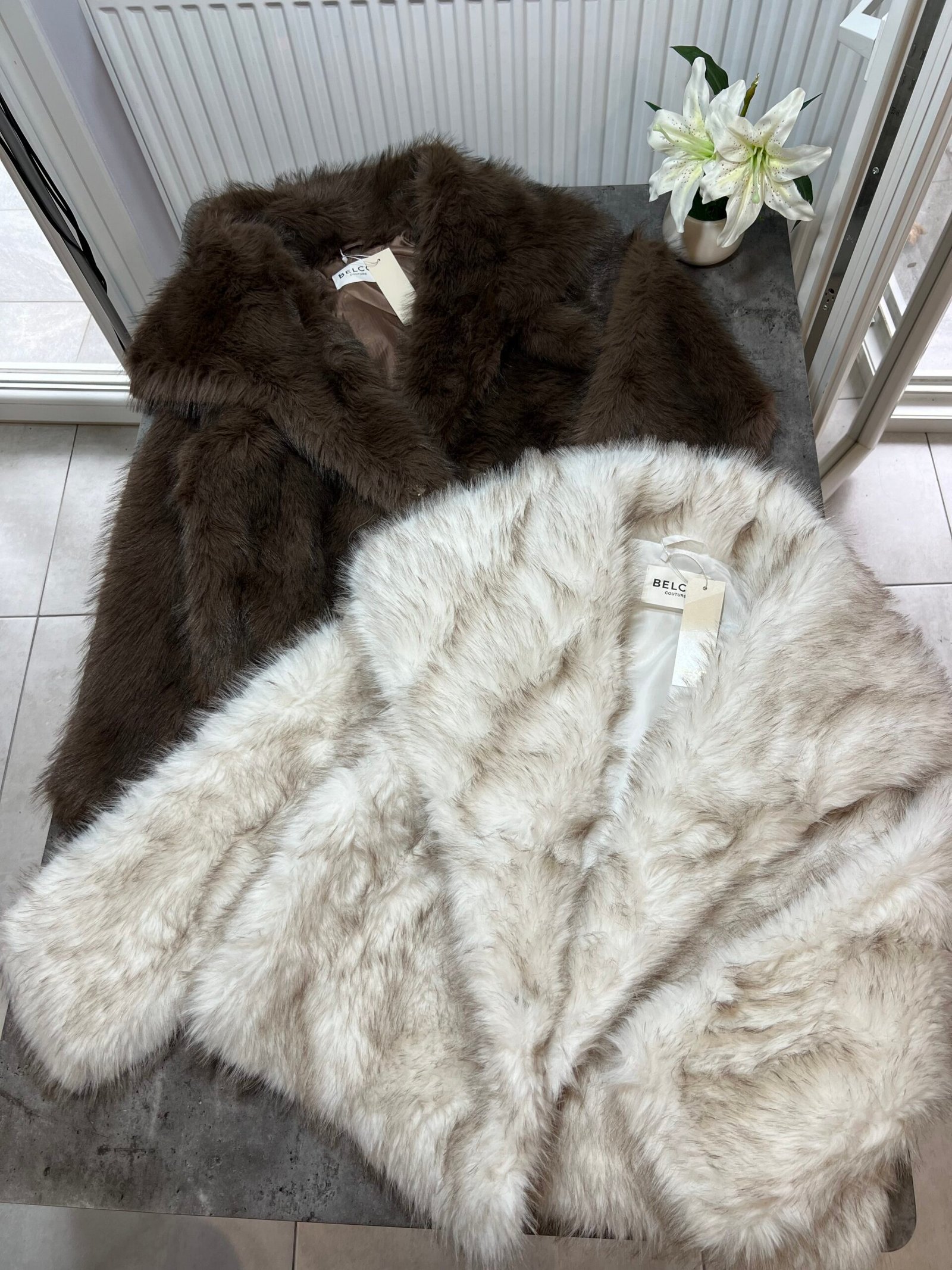 PELLUSH I SHKURTËR ME JAKË TË MADHE