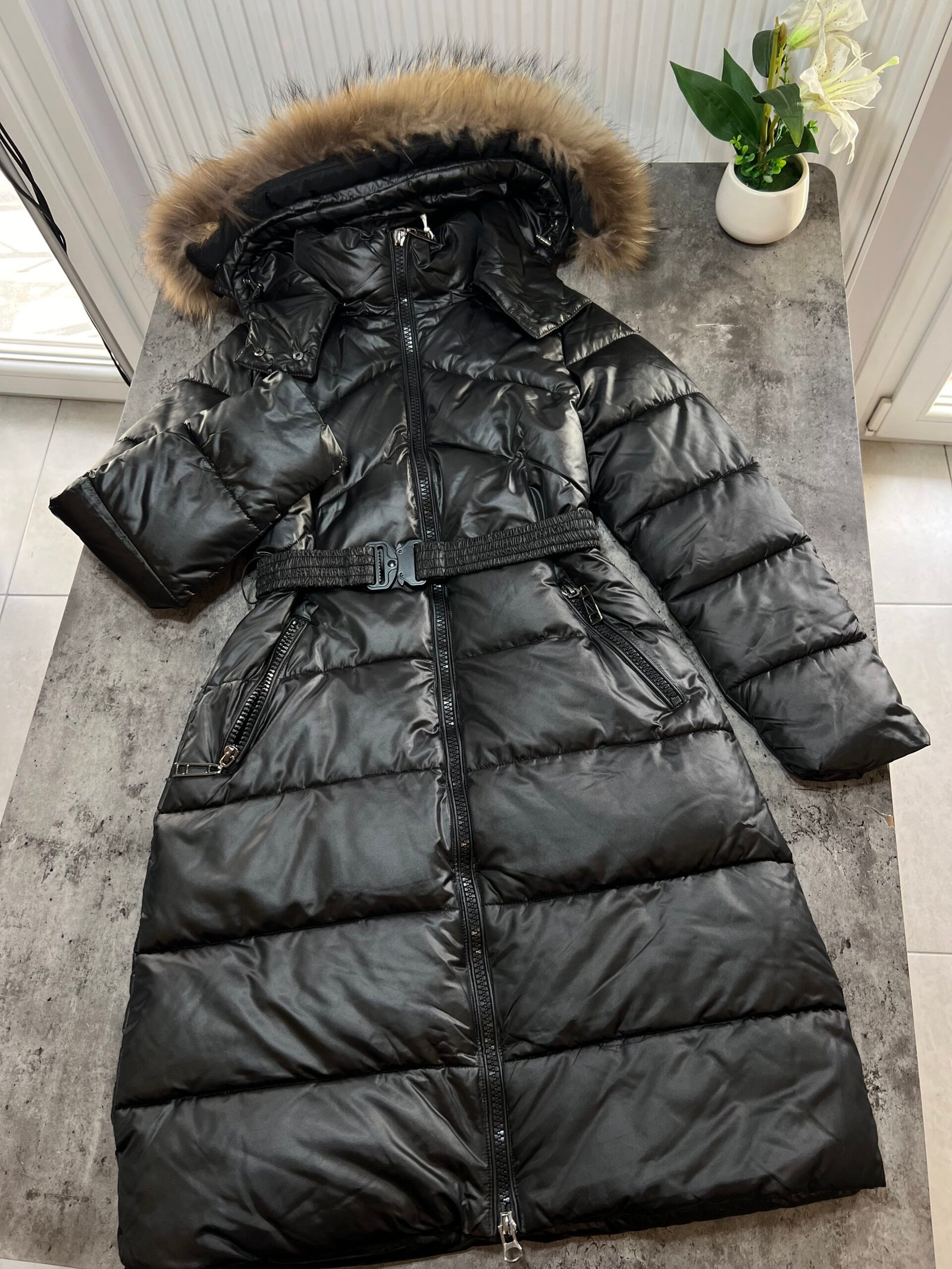 XHUP DIMËROR MIDI ME KAPUÇ DHE PELLUSH