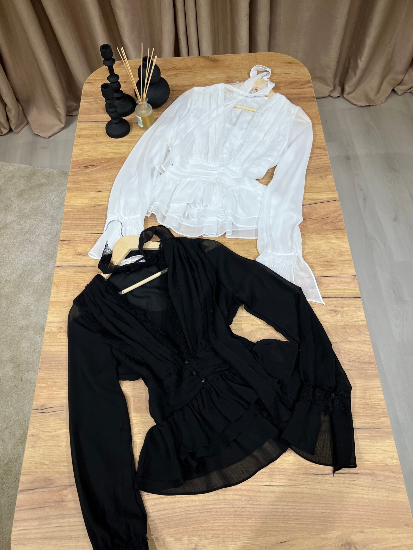 BLUZË ELEGANTE CHIFFON ME DANTELLË &SHALL DEKORATIV