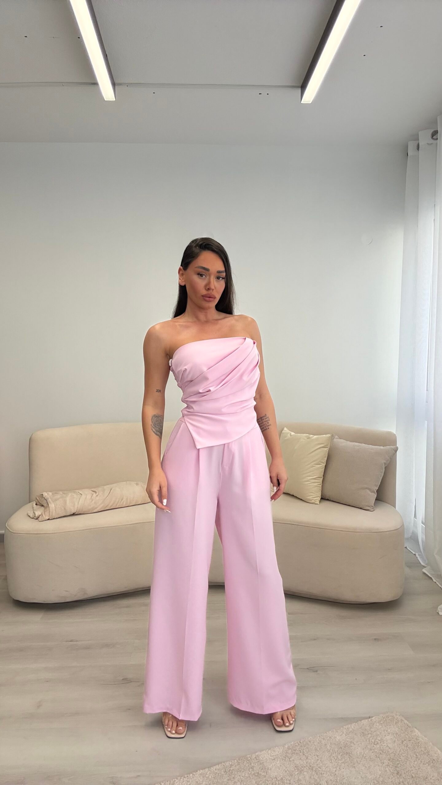 SET 2 PJESESH ME BUST DHE PANTALLONA