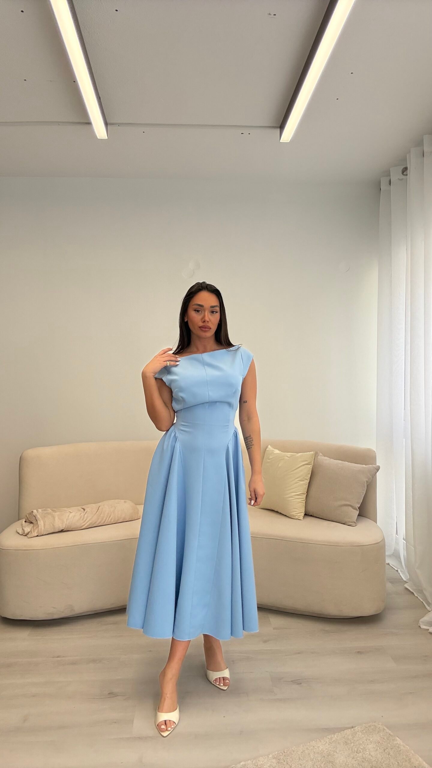 FUSTAN MIDI ME SHPINË TË HAPUR