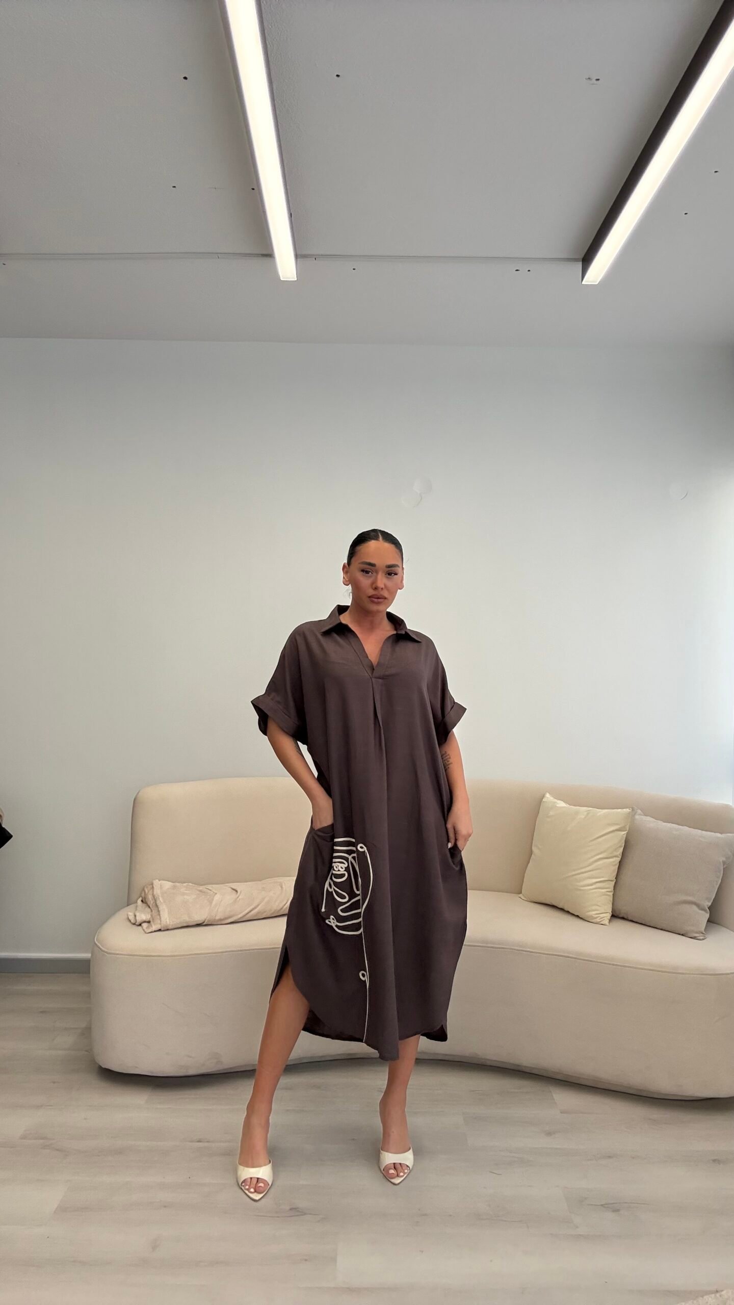 FUSTAN LINO OVERSIZE ME JAKË DHE PRINT ARTISTIK