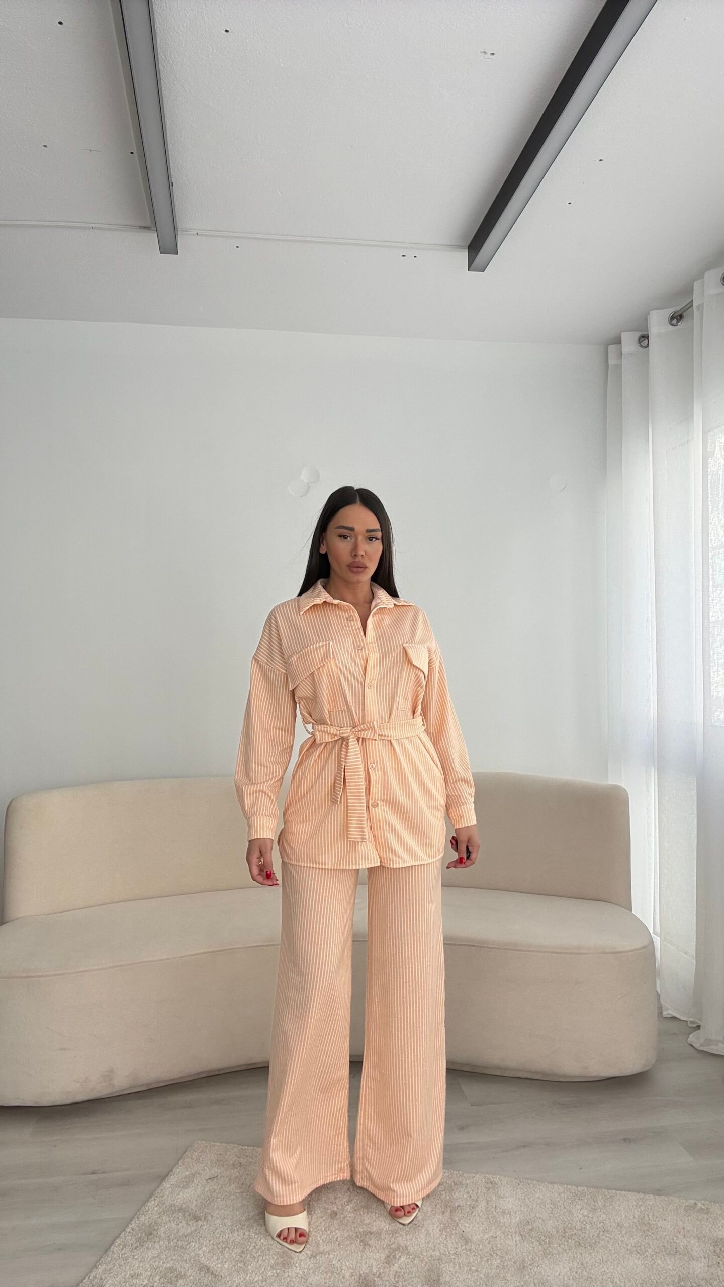 SET ME PANTALLONA TË GJERA DHE KËMISHË ME RRIP