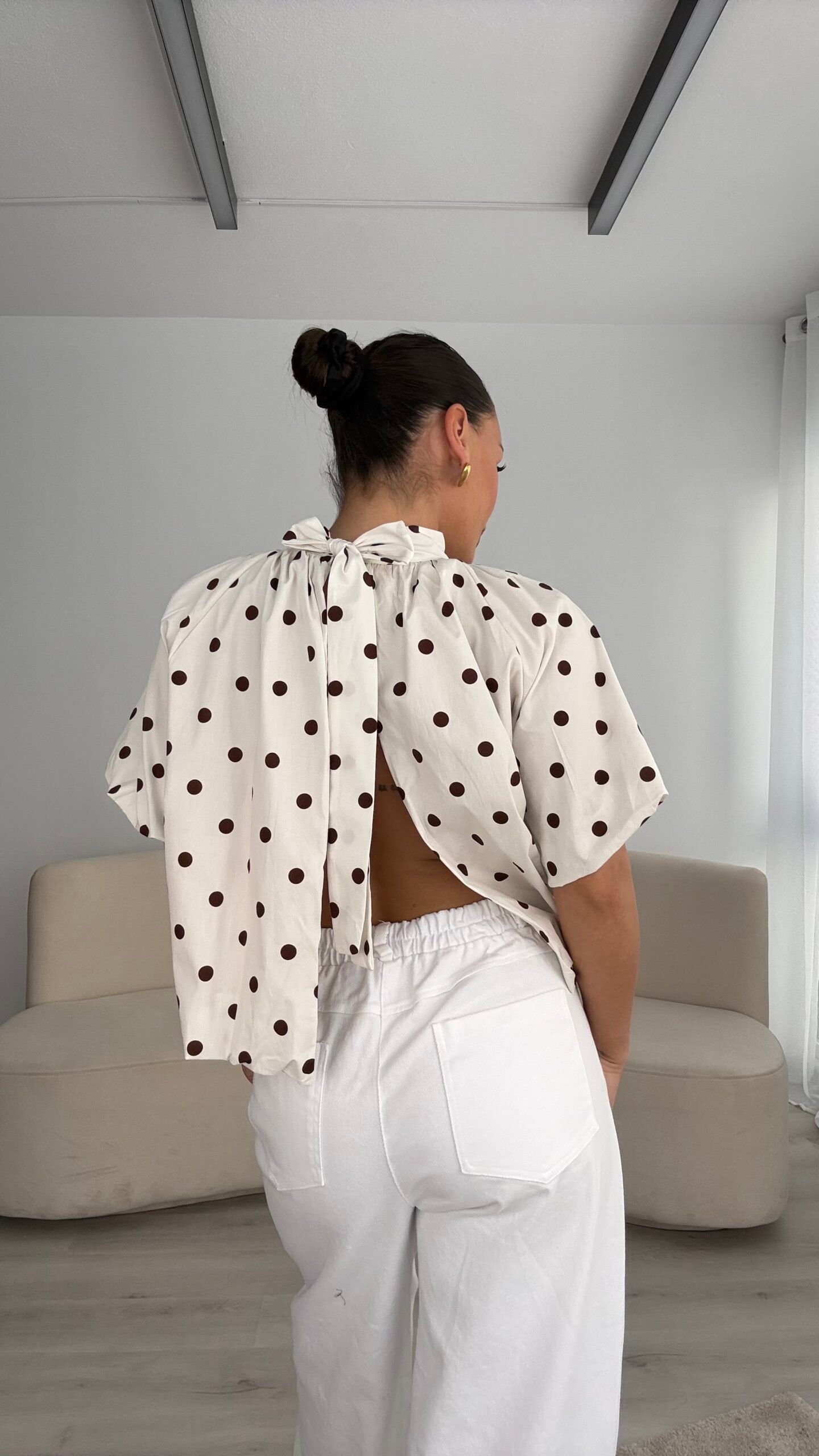 BLUZE POLKA ME SHPINË TE HAPUR