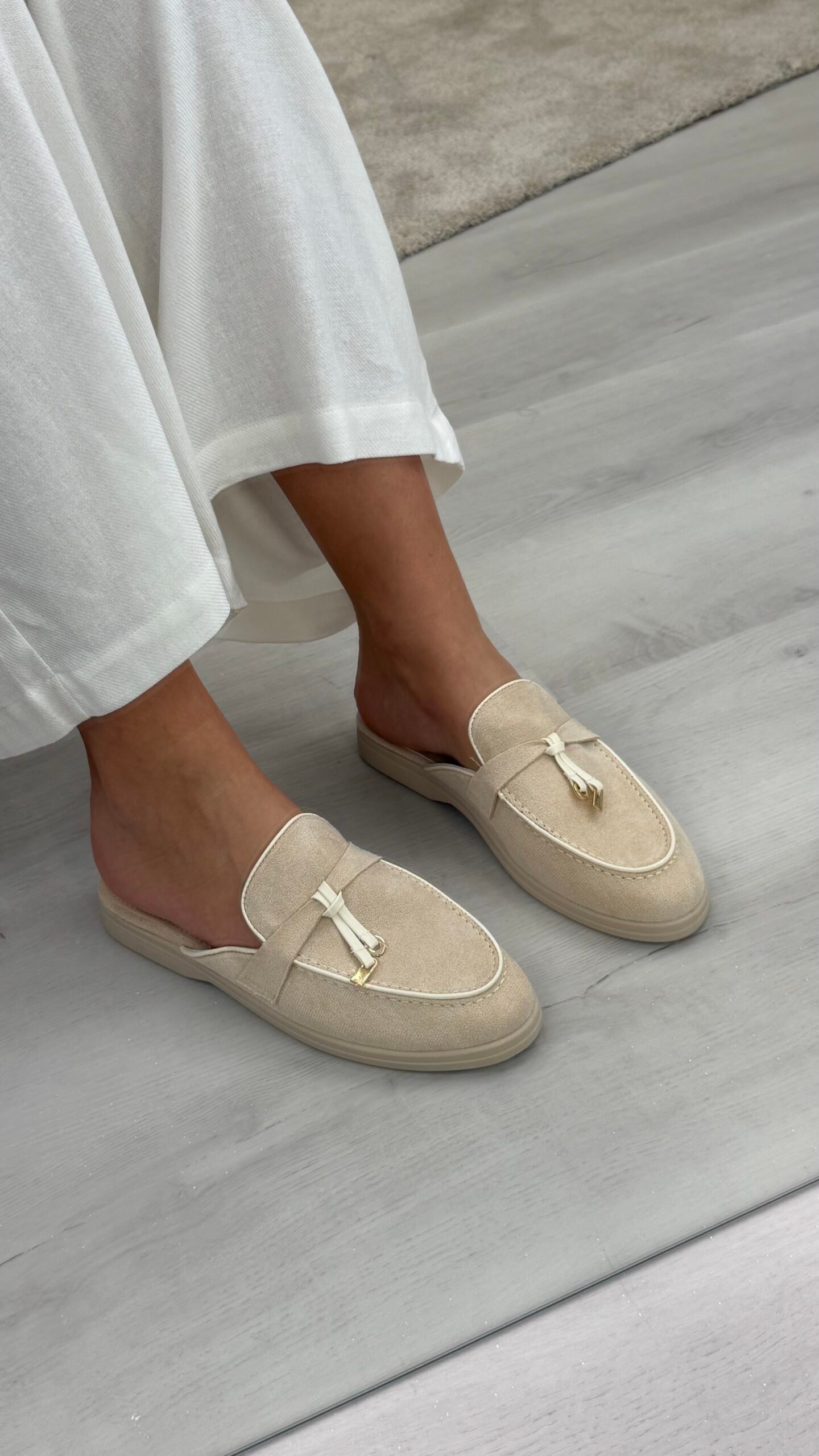 SHAPKA SUEDE BEZHE