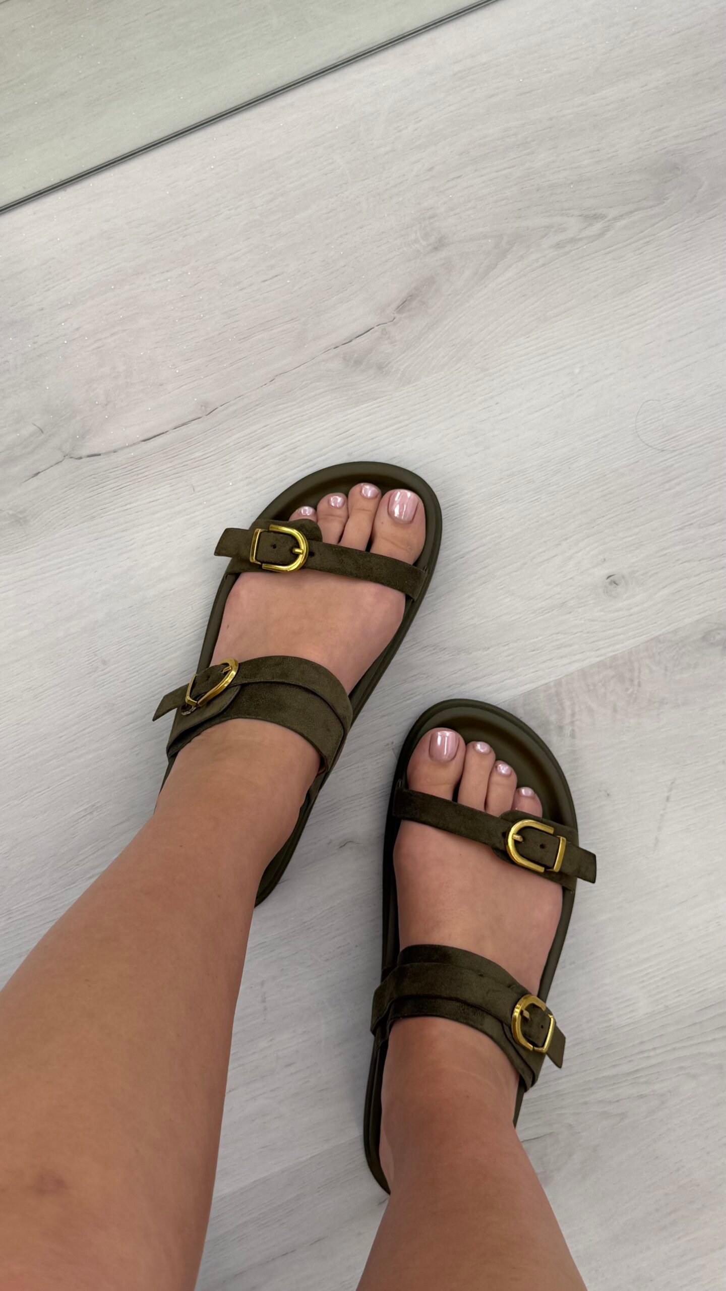 SHAPKA JESHILE SUEDE DOUBLE STRAP