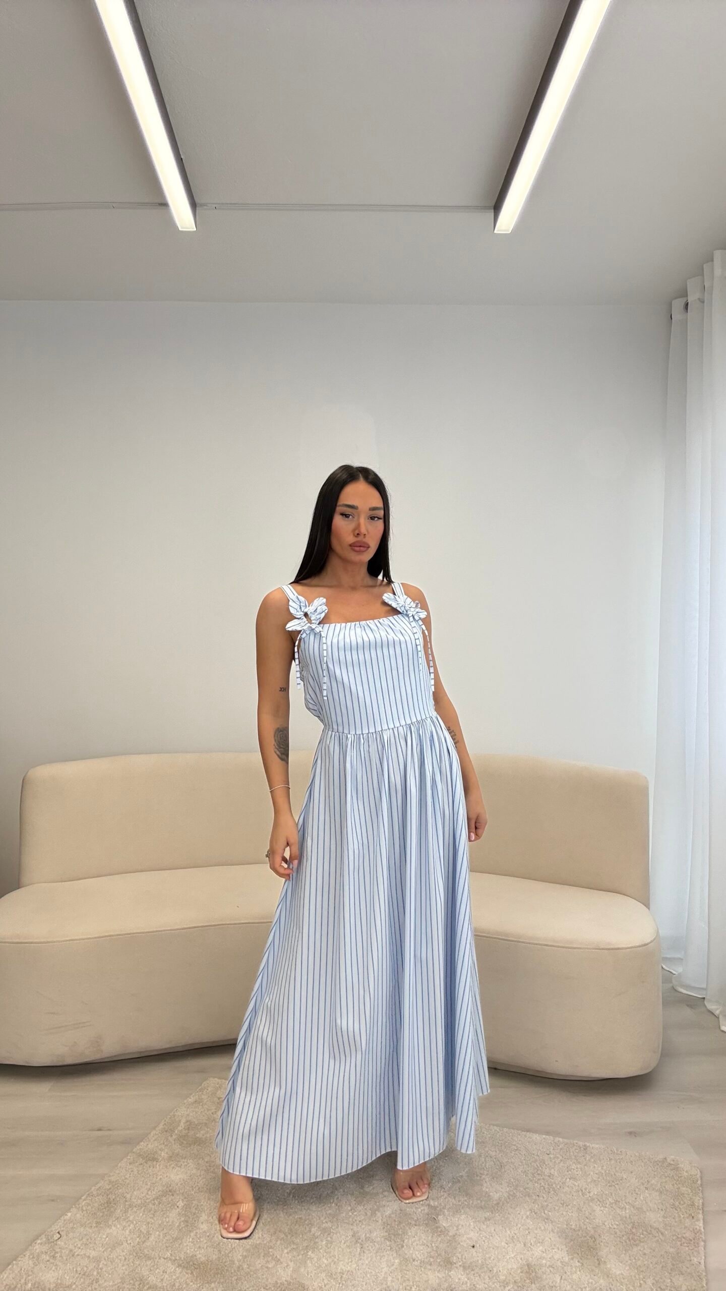 FUSTAN MAXI ME VIJA DHE DETAJE LULE NË SUPE