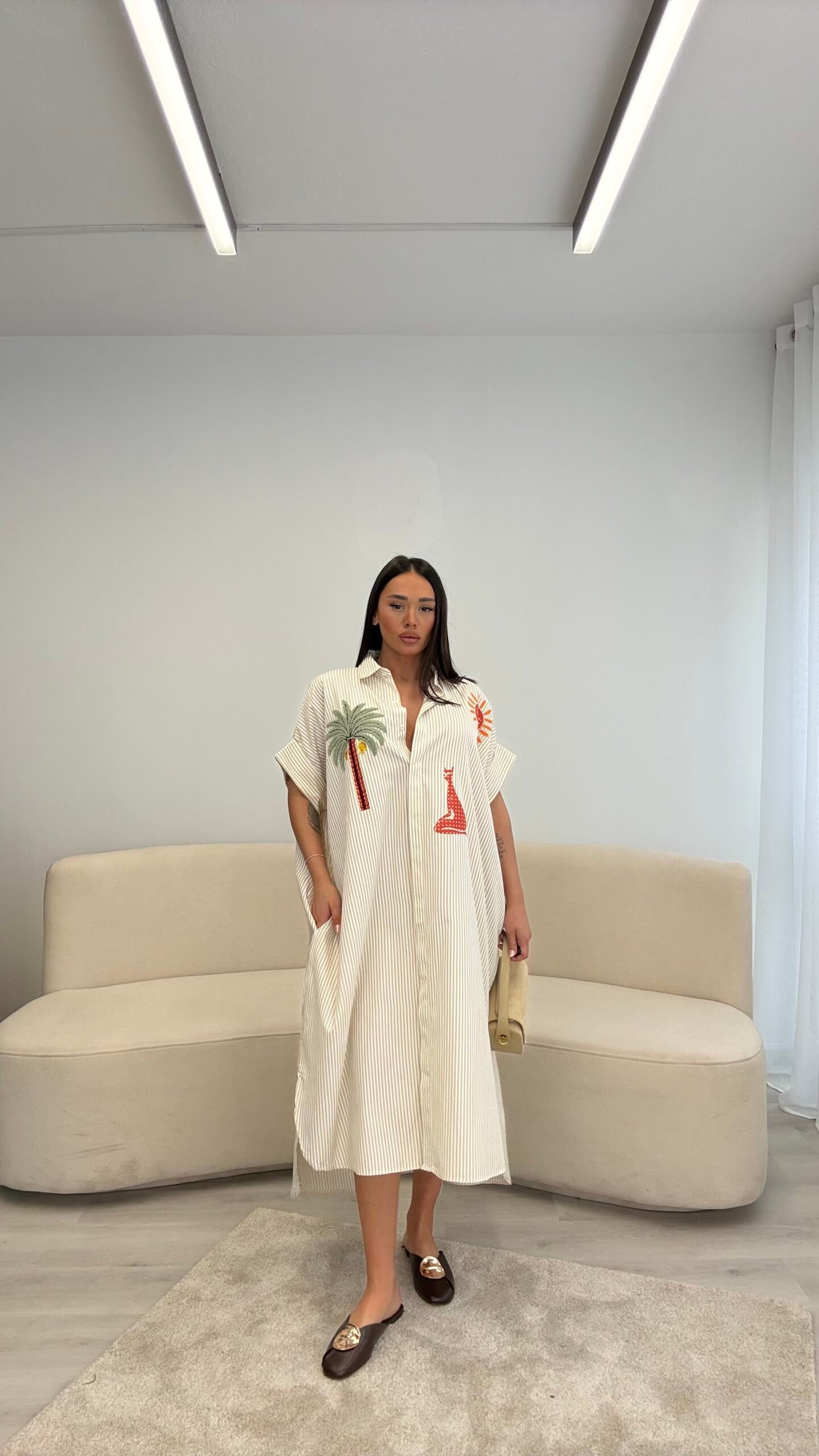 FUSTAN KËMISHË OVERSIZE ME DETAJE VERORE