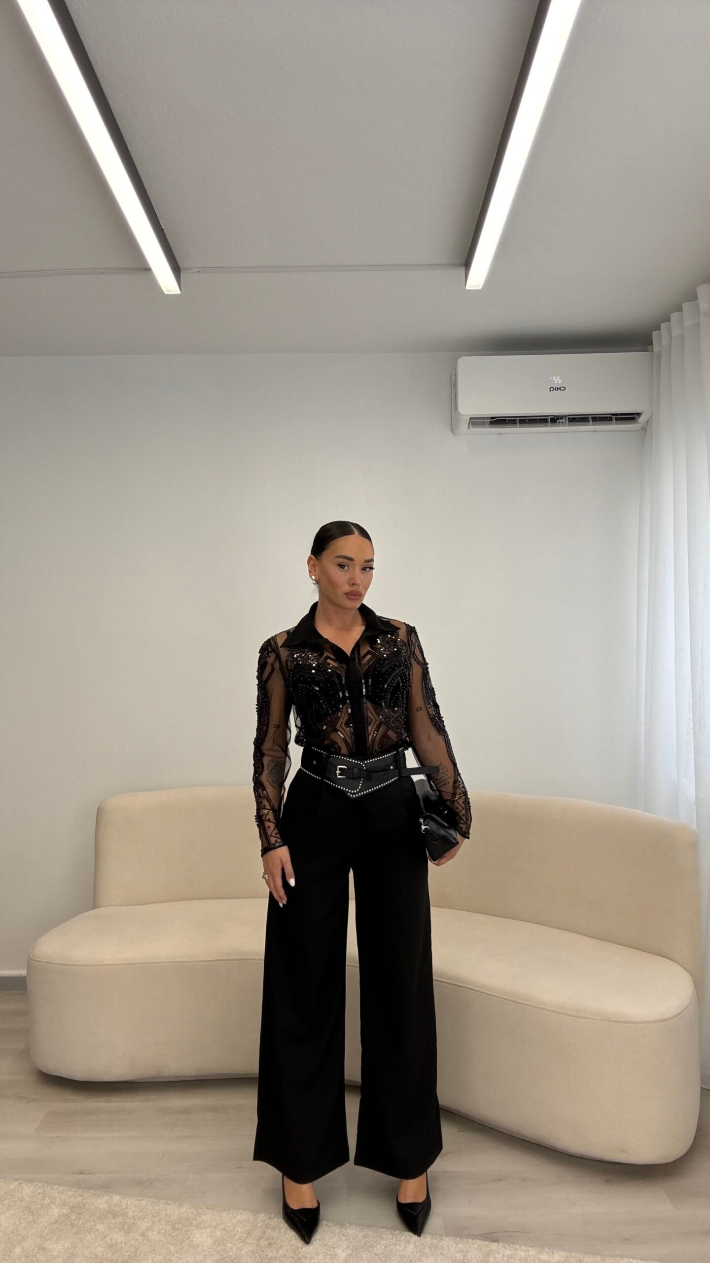 KËMISHË TRANSPARENTE ME QËNDISJE  DHE TEMINA
